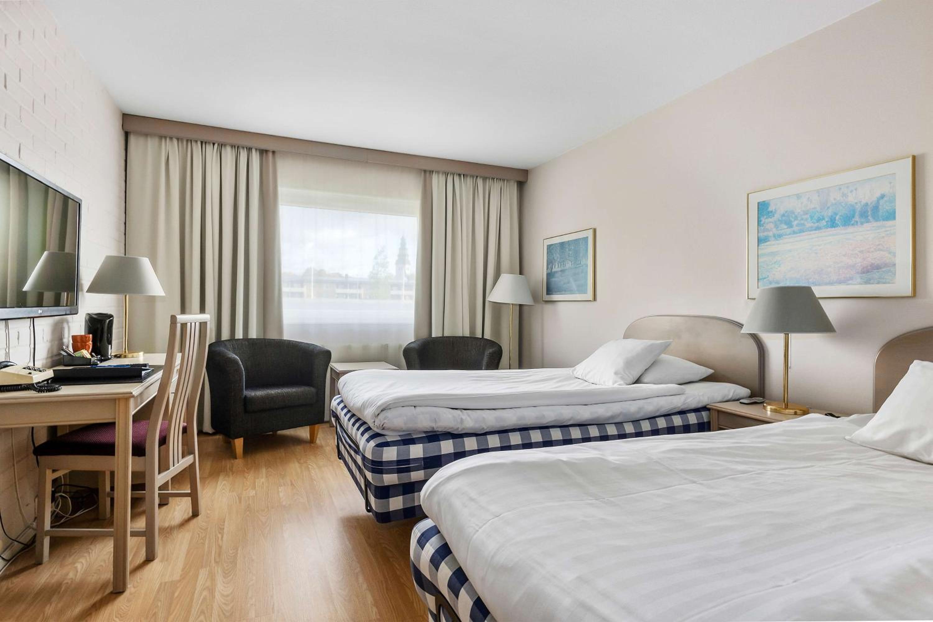 Standard Twin Room - Photo 1