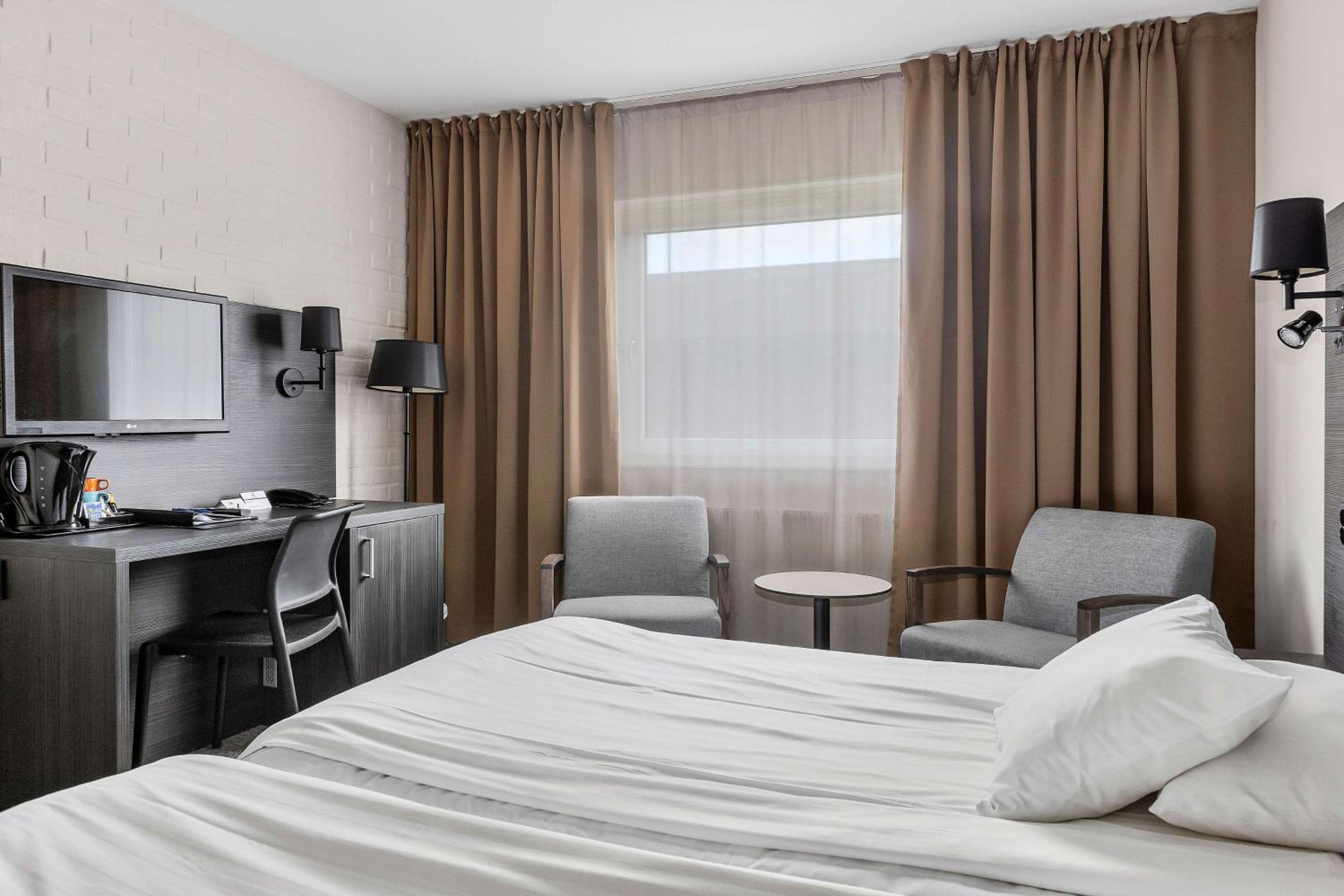 Standard Twin Room - Photo 2