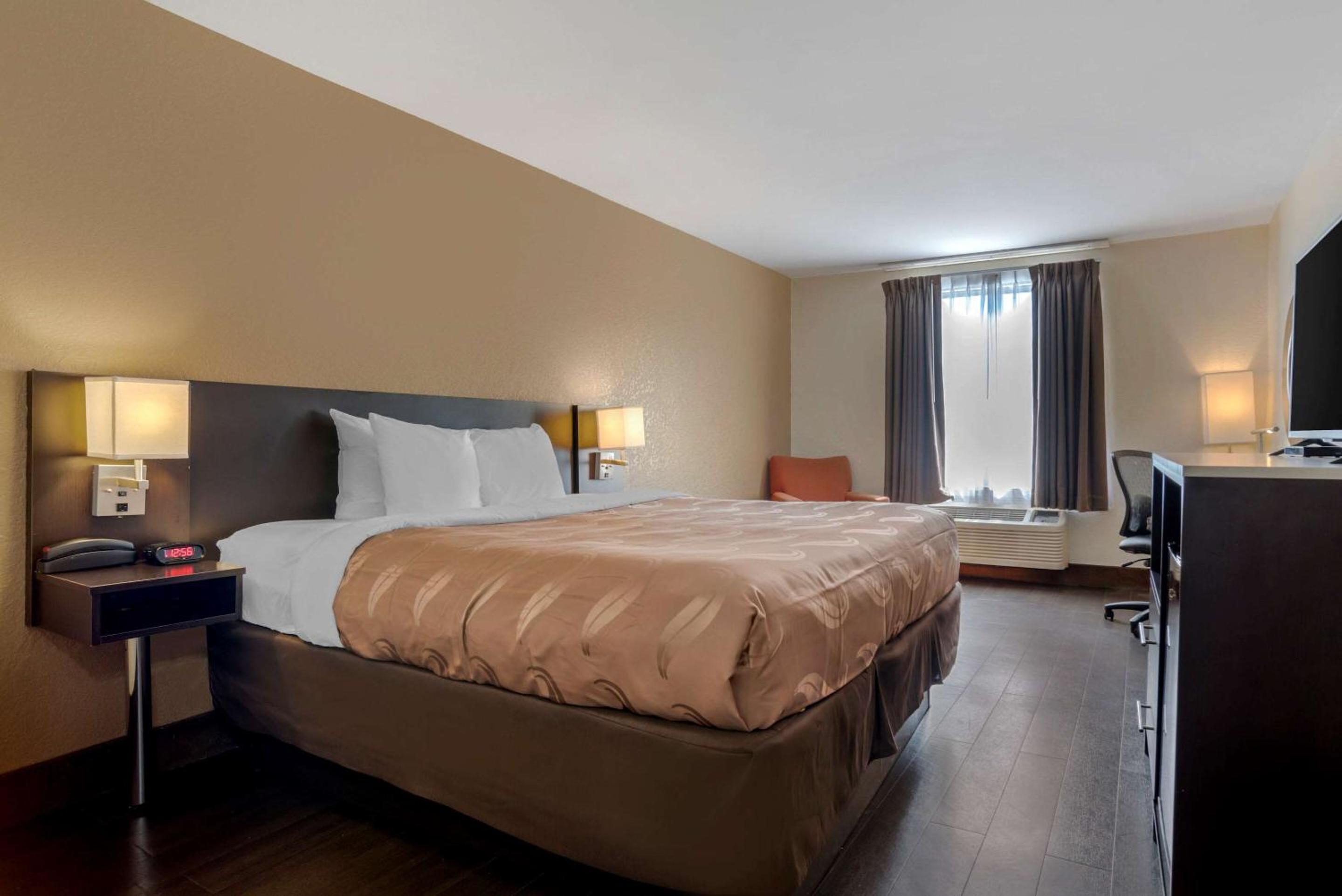 King Room - Upper Floor - Non-Smoking photo 2