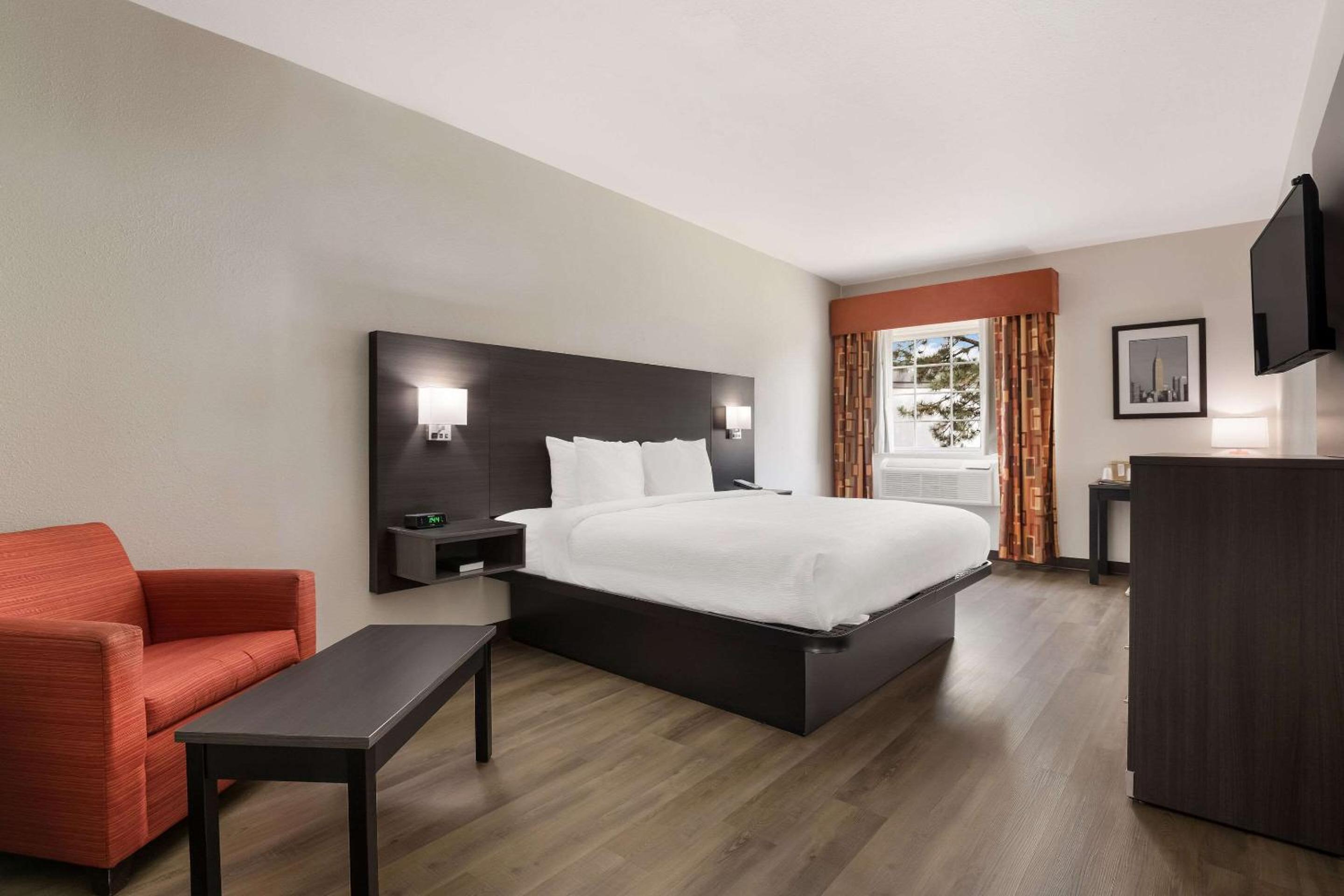 King Room - Accessible/Non-Smoking - Photo 2