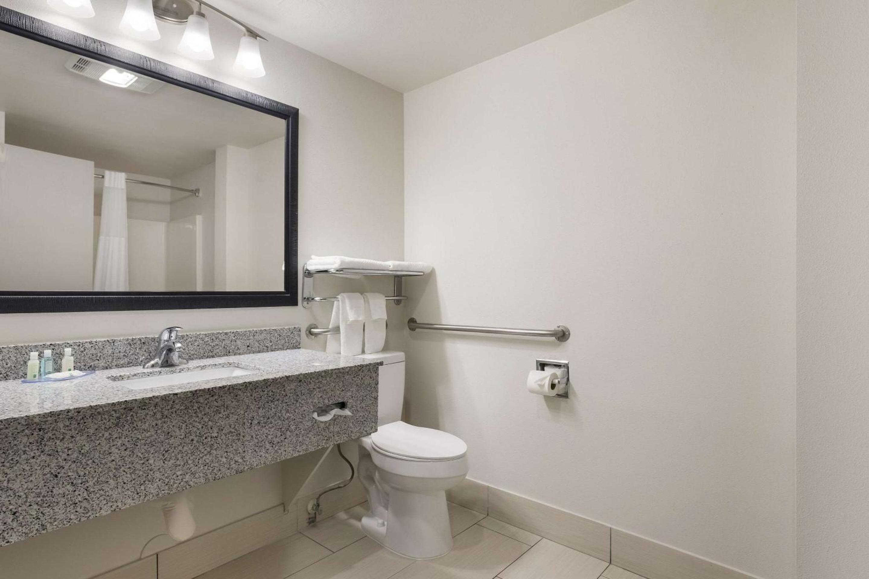 King Room - Accessible/Non-Smoking - Photo 4
