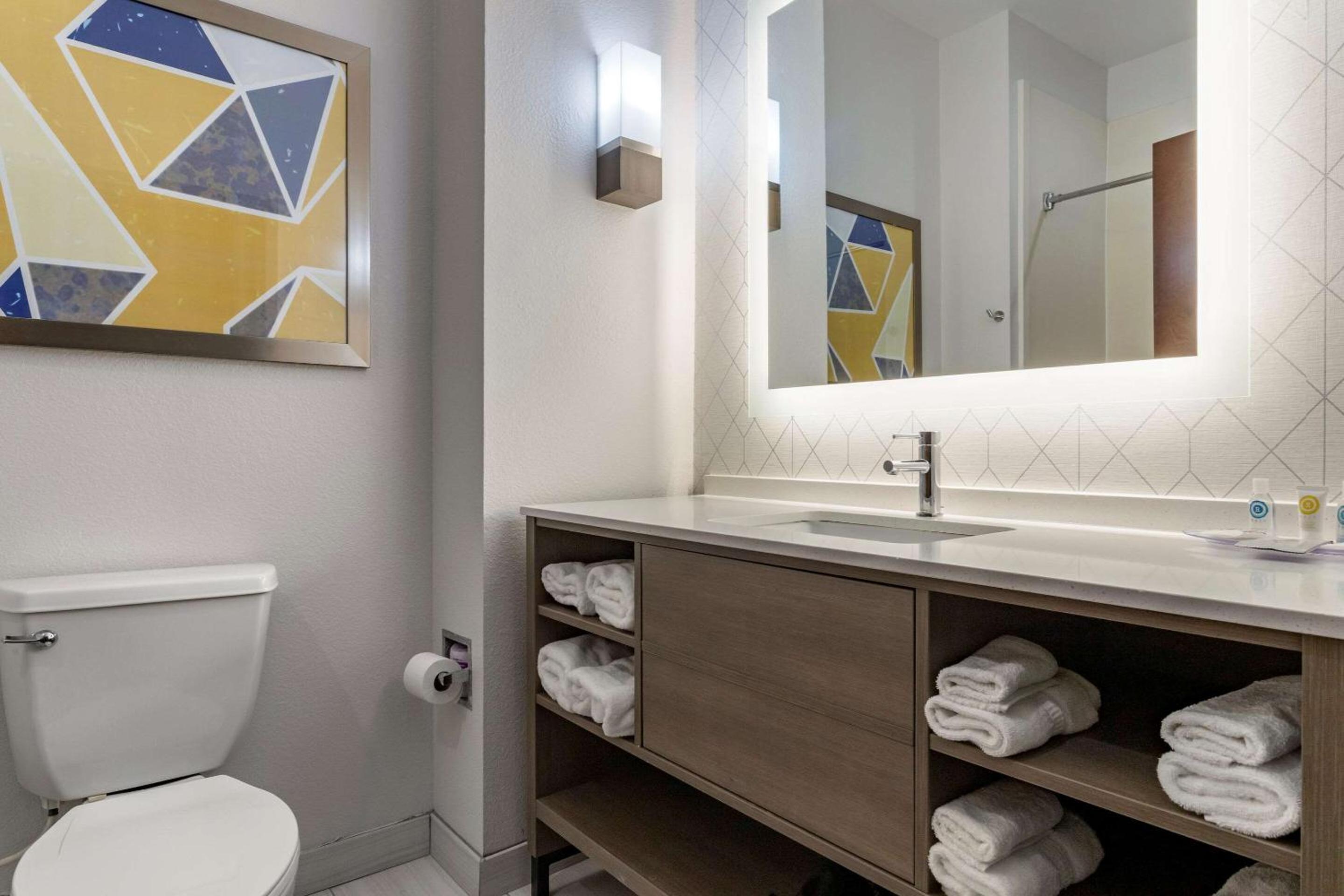 Queen Suite - Disability Access/Non-Smoking photo 2