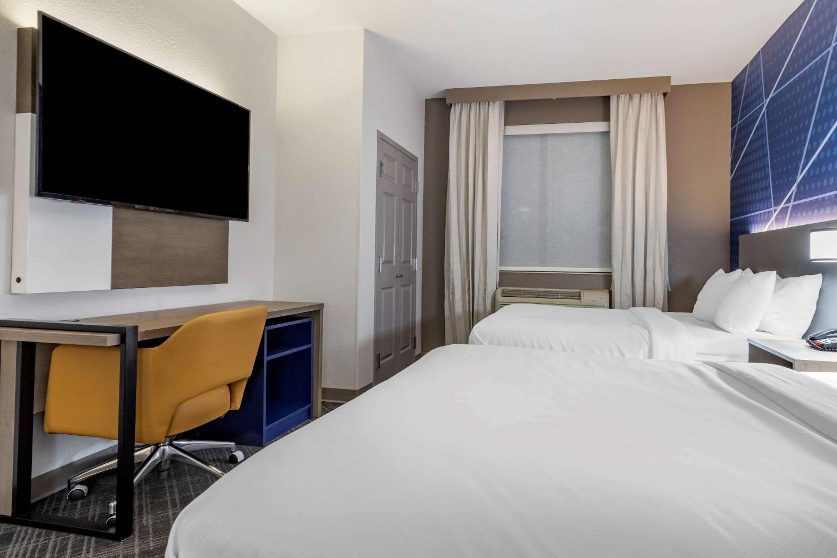 Queen Suite - Disability Access/Non-Smoking photo 3