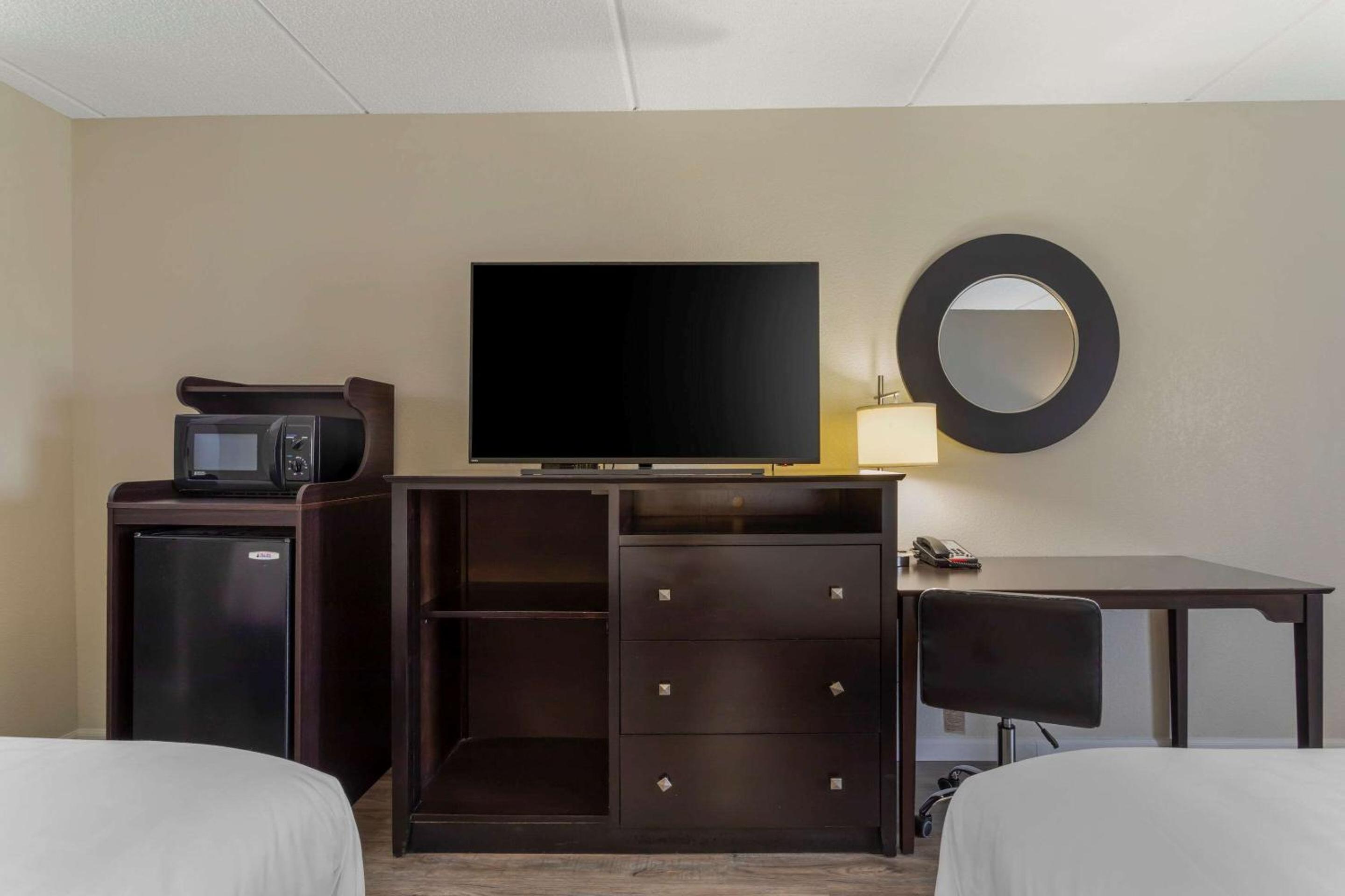 Standard Queen Room with Two Queen Beds - Non Smoking  - Photo 1