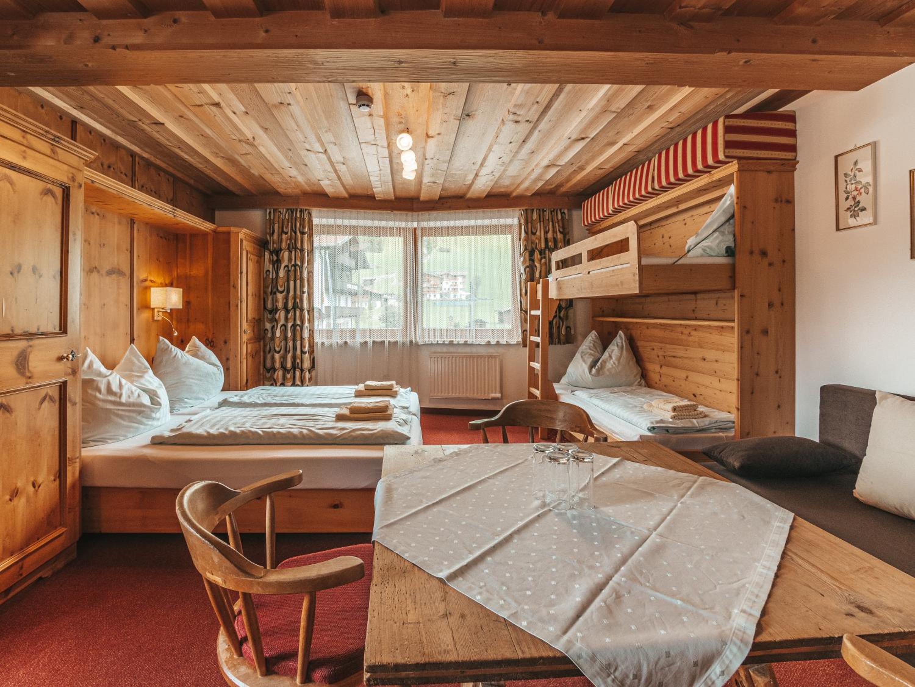 Deluxe Family Room - Photo 1