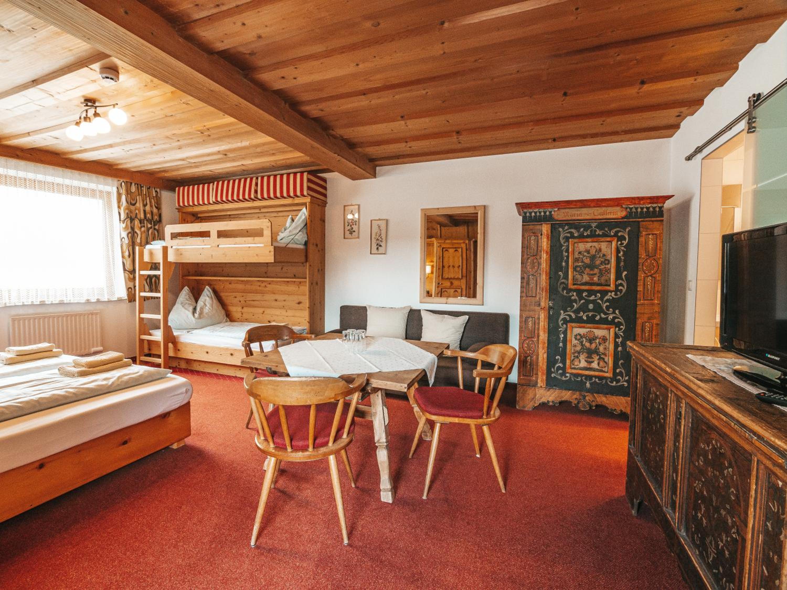 Deluxe Family Room - Photo 3