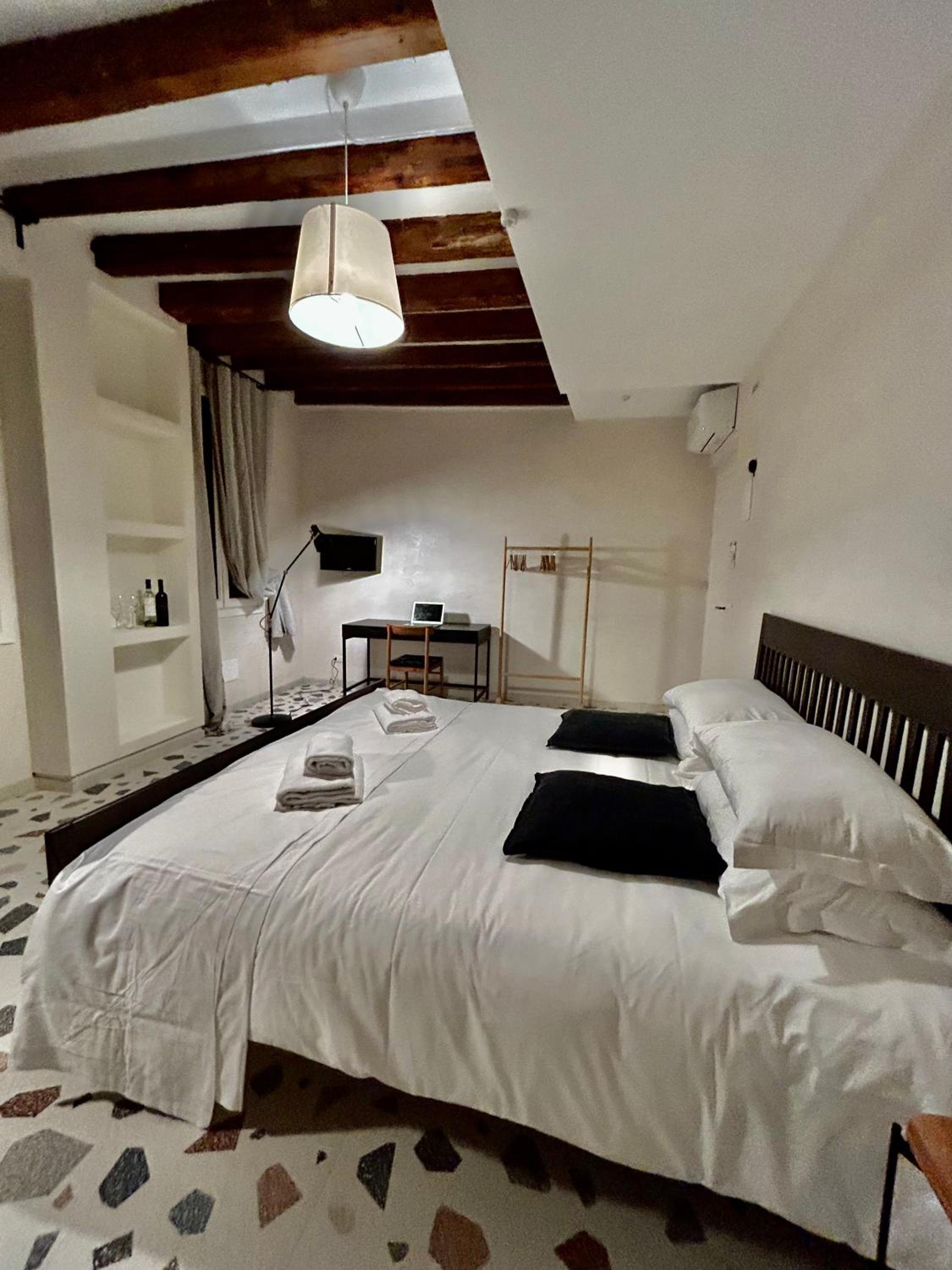 Double Room with Private Bathroom photo 2