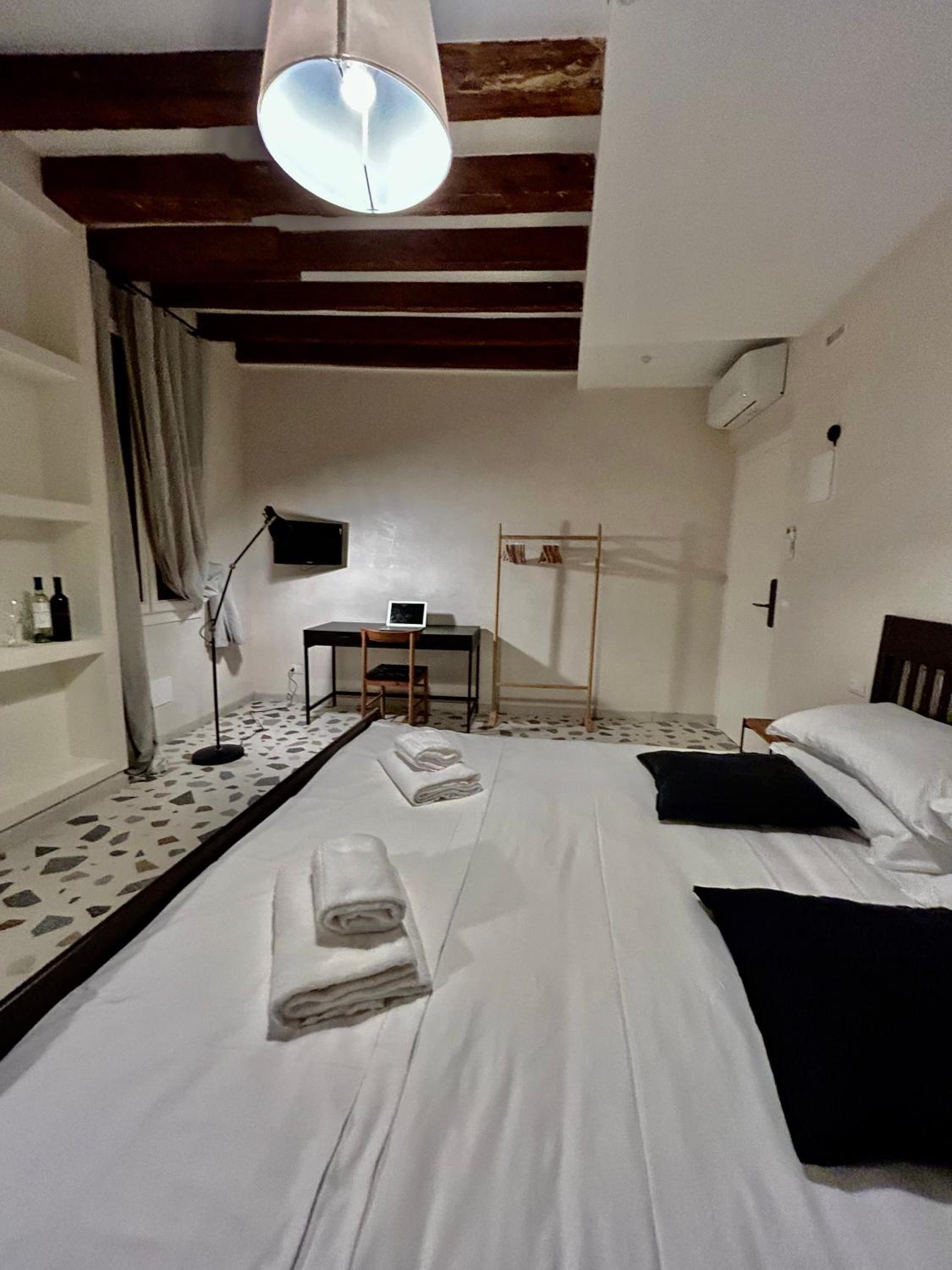 Double Room with Private Bathroom photo 3