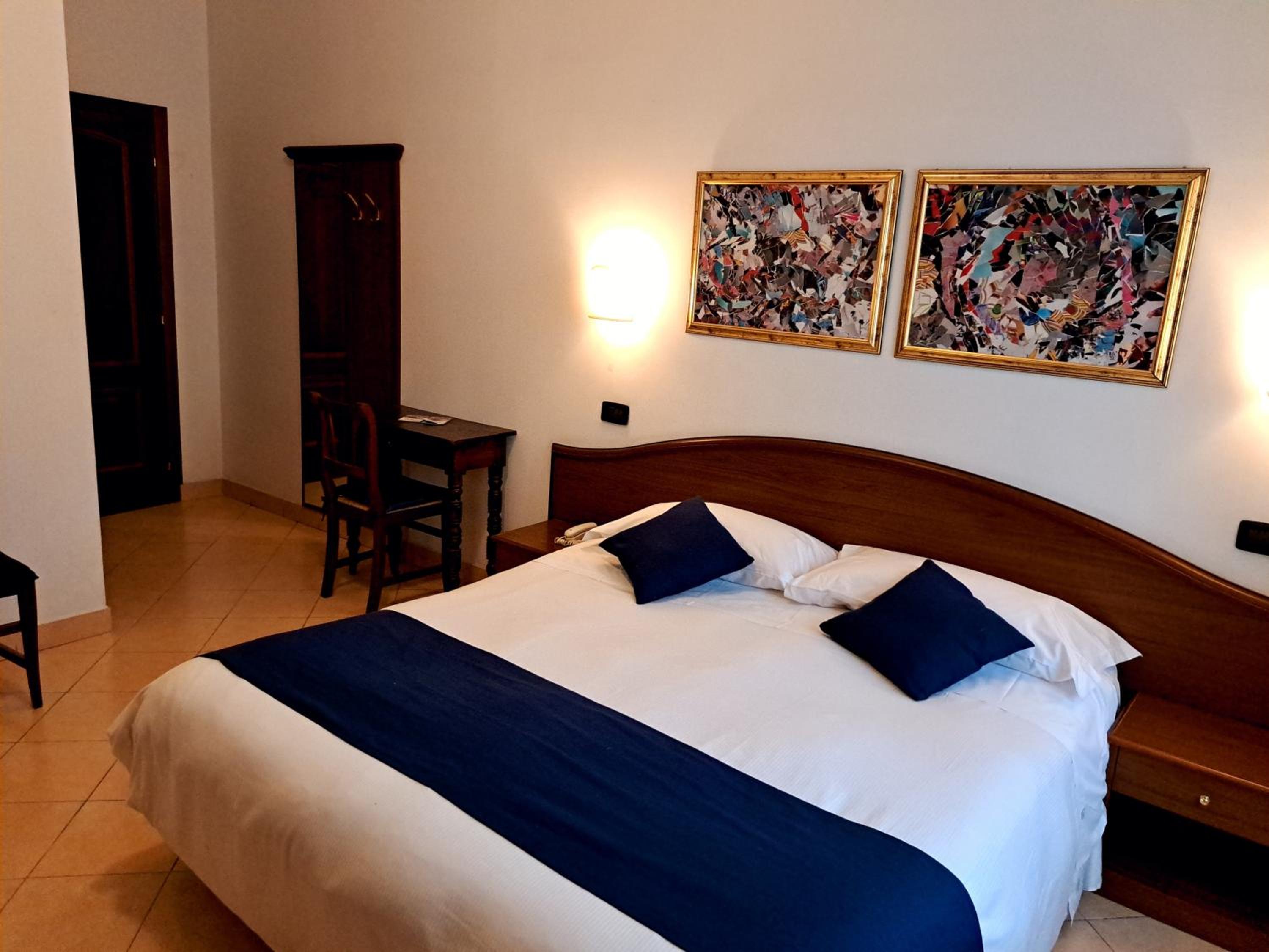 Double Room - Photo 3
