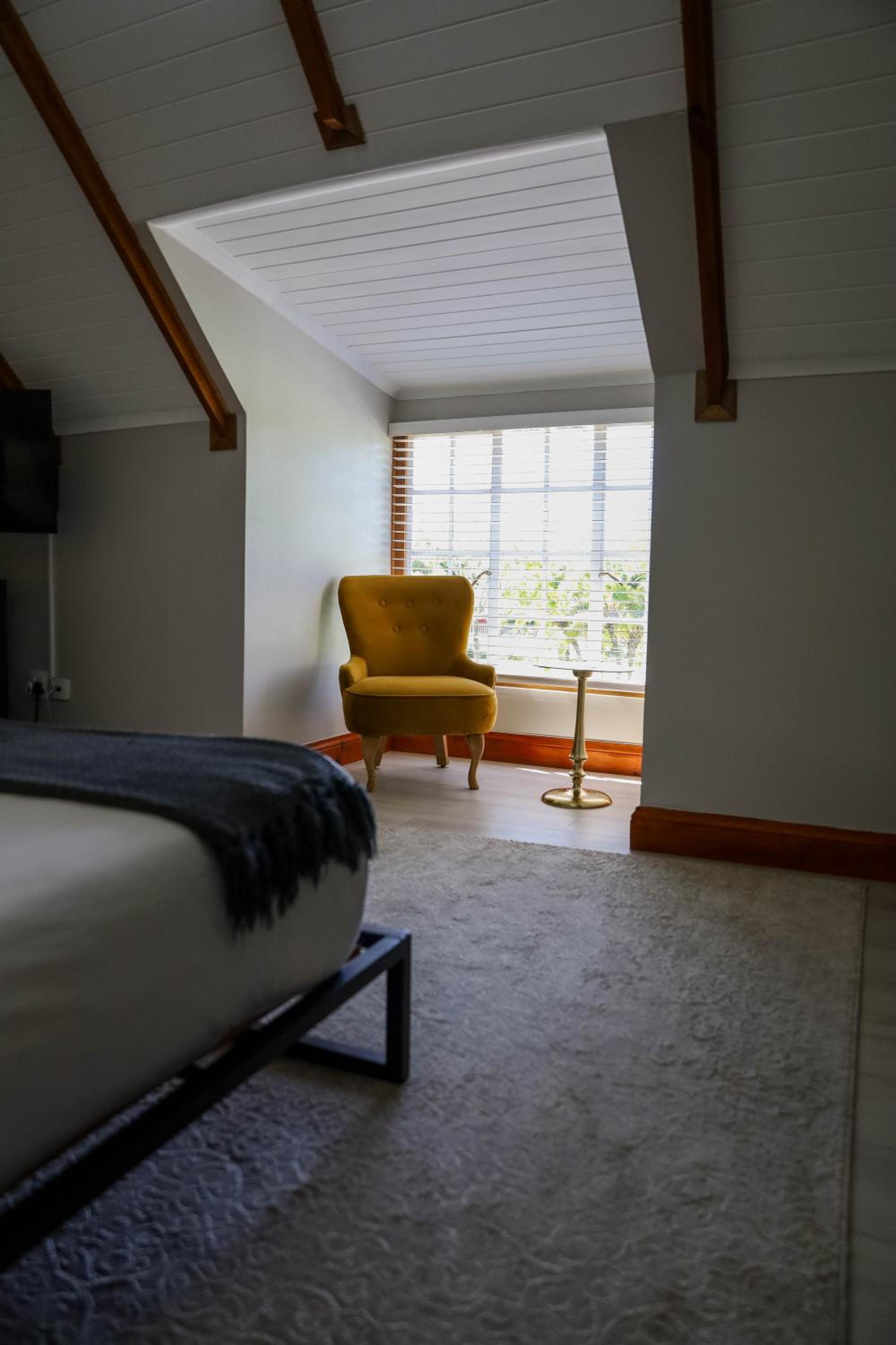 Superior King Room - Photo 12
