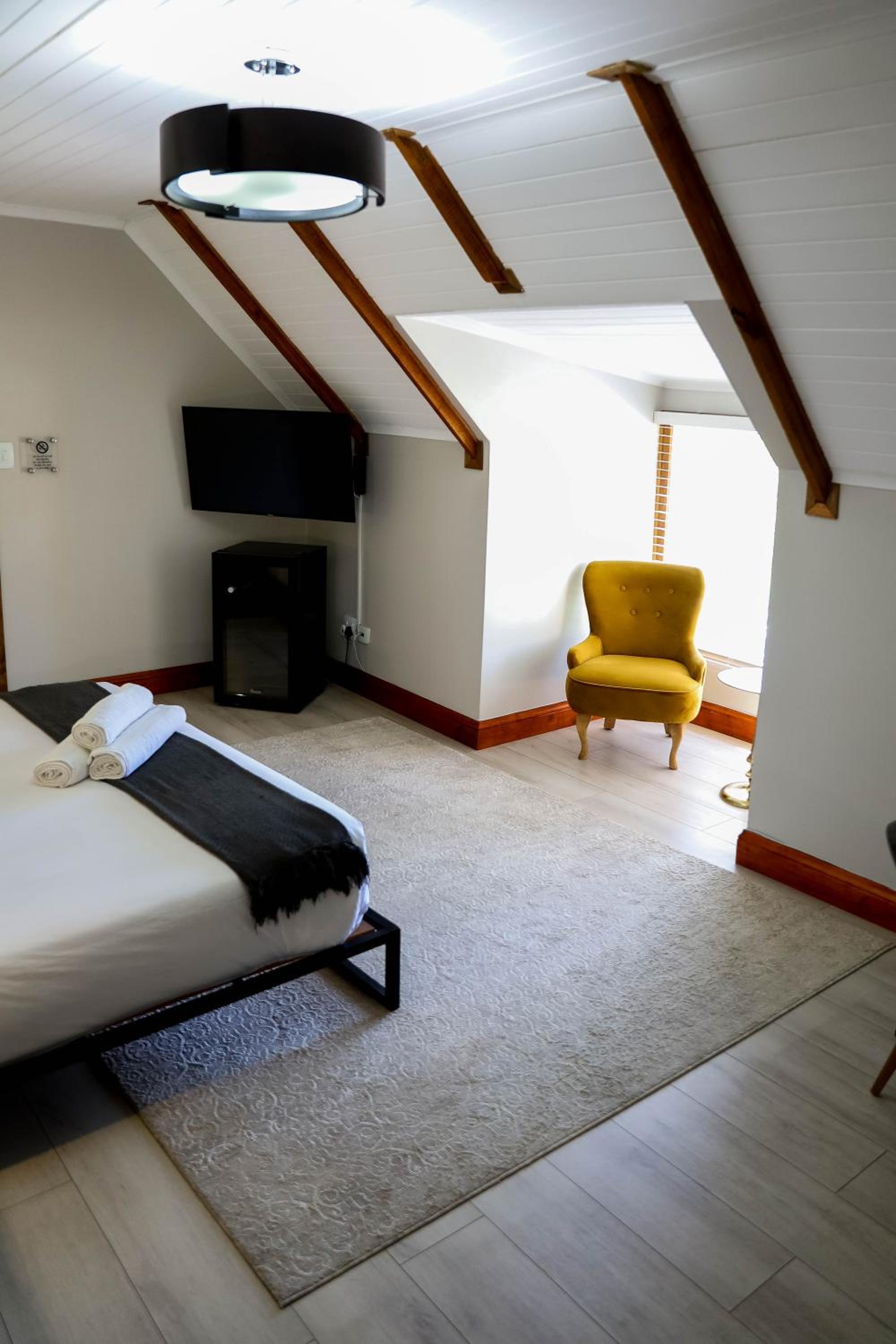 Superior King Room - Photo 11