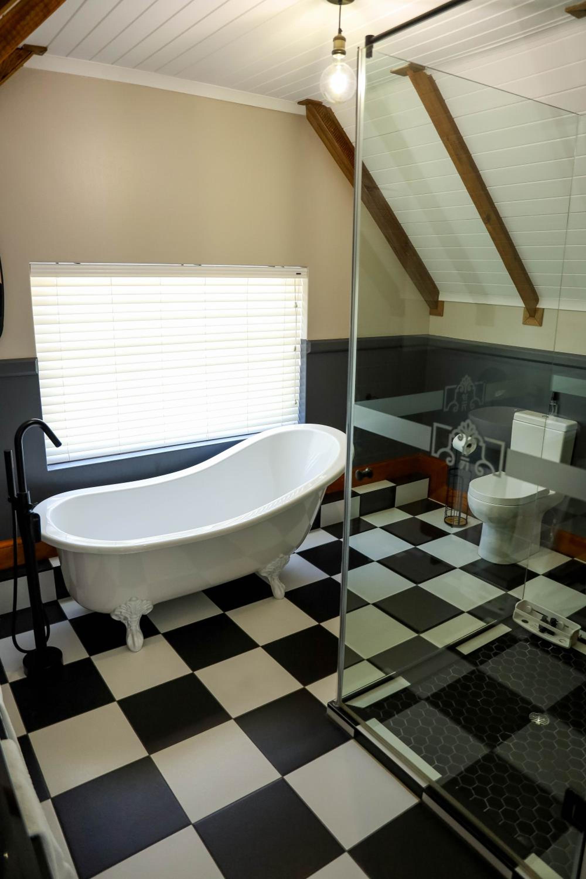 Superior King Room - Photo 9
