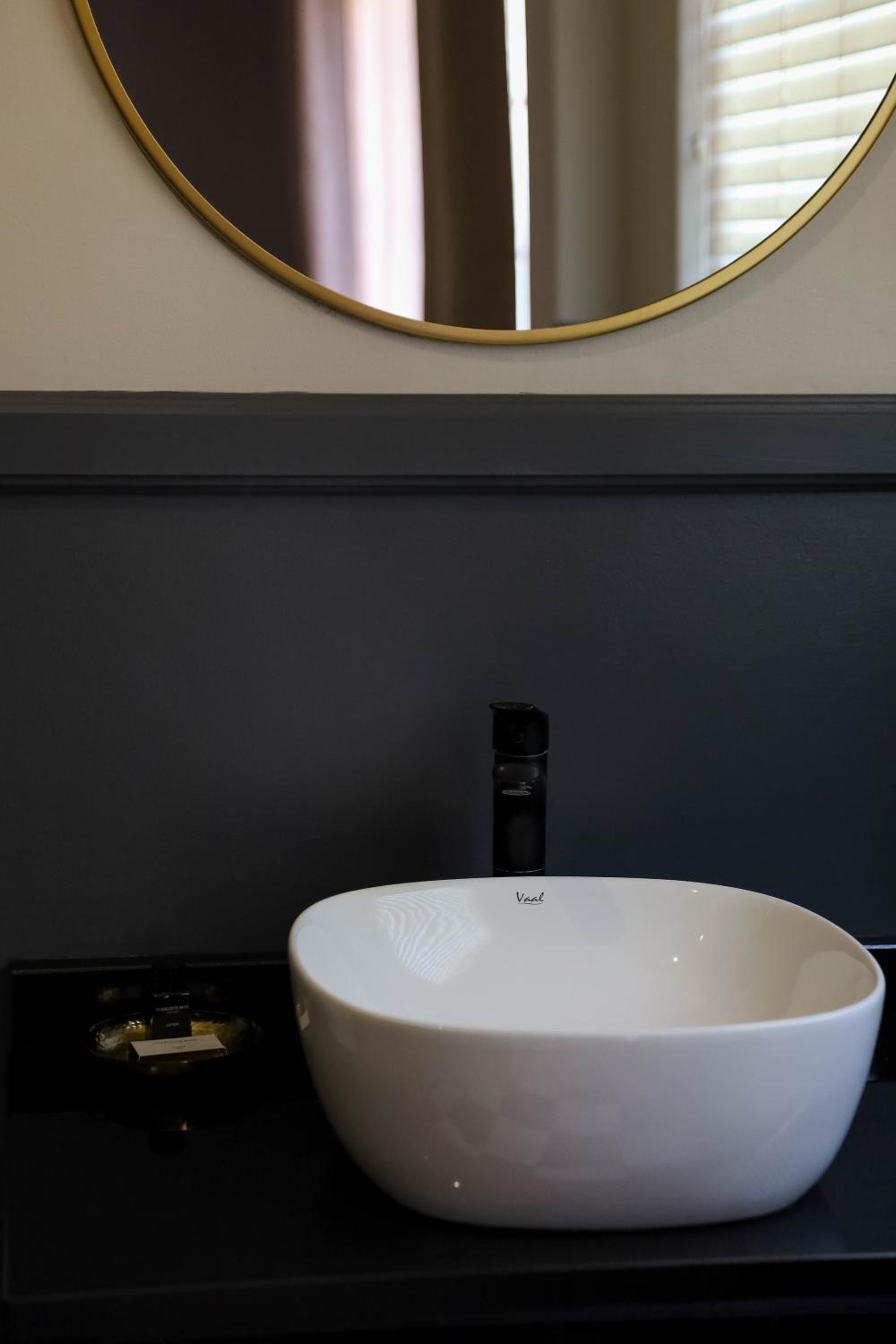 Standard Twin Room - Photo 4