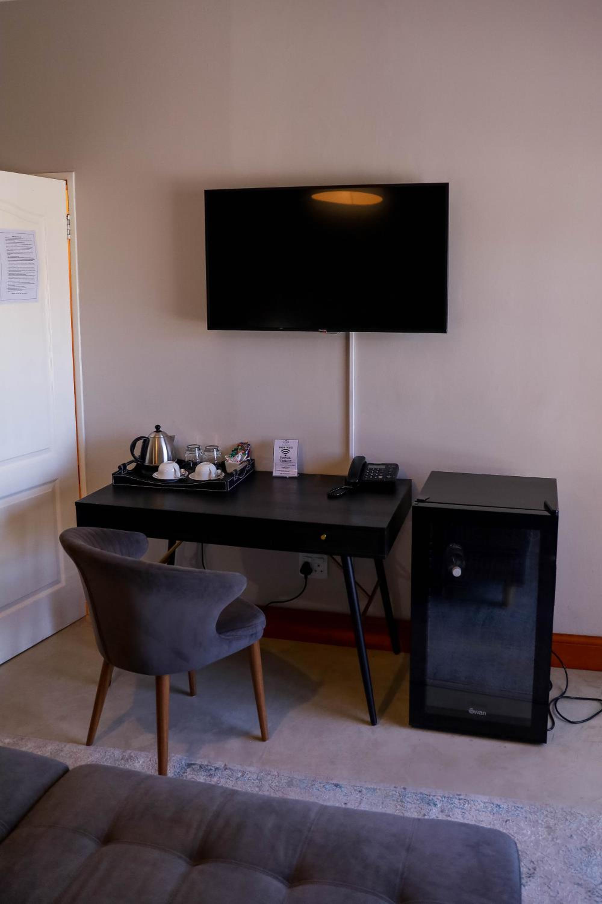 Standard Twin Room - Photo 5