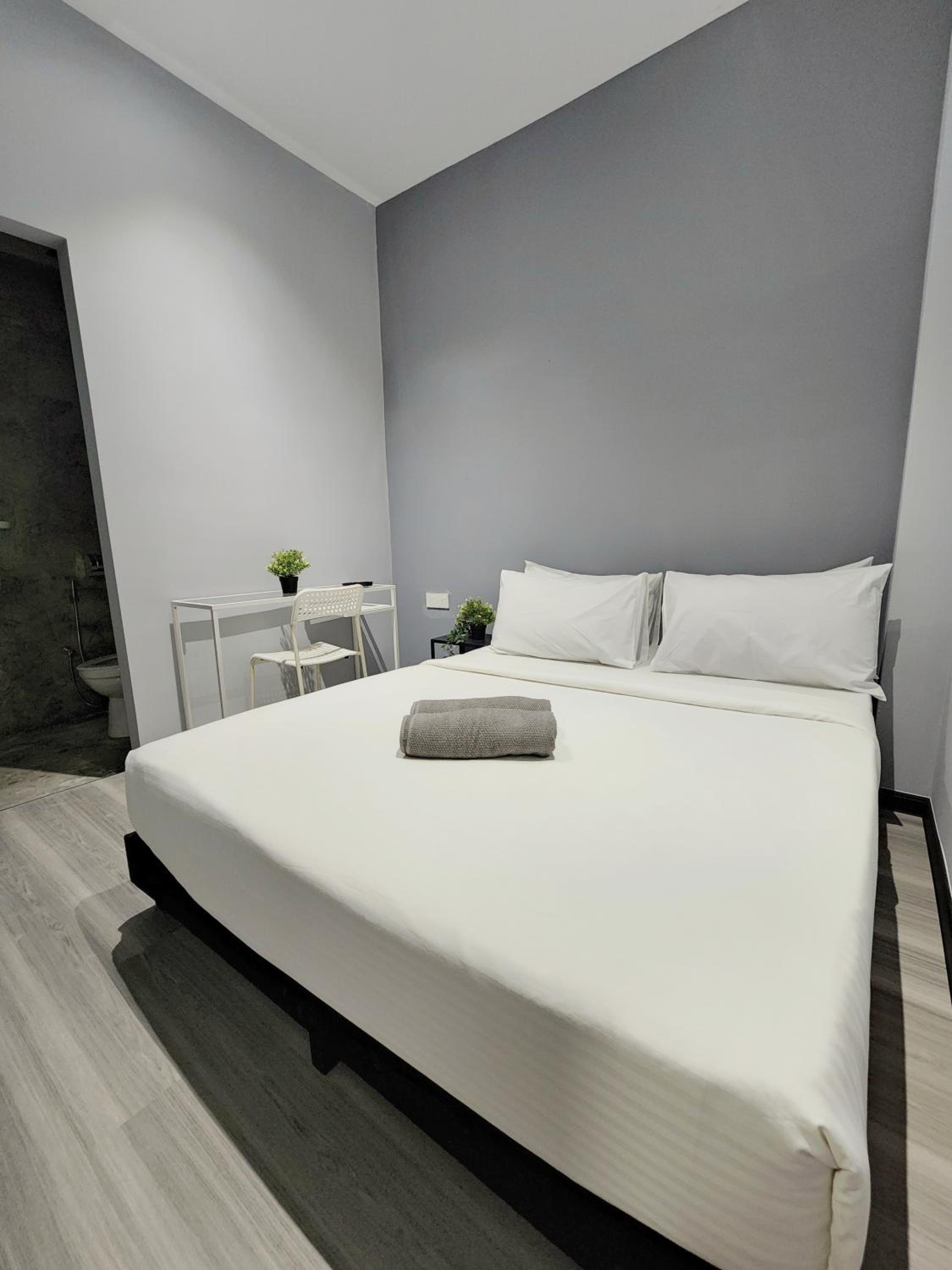 Deluxe Queen Room - Photo 2