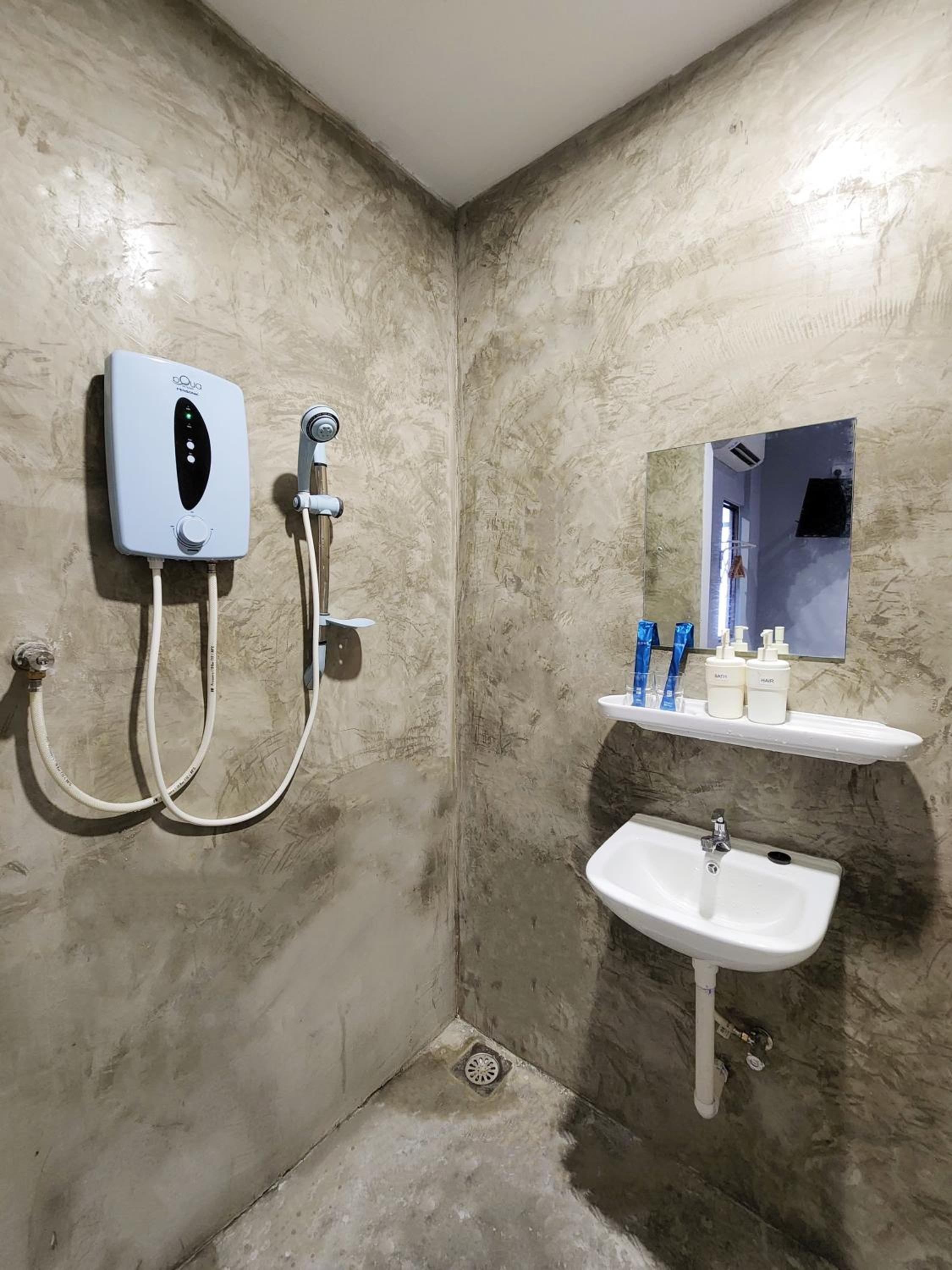 Deluxe Queen Room - Photo 6