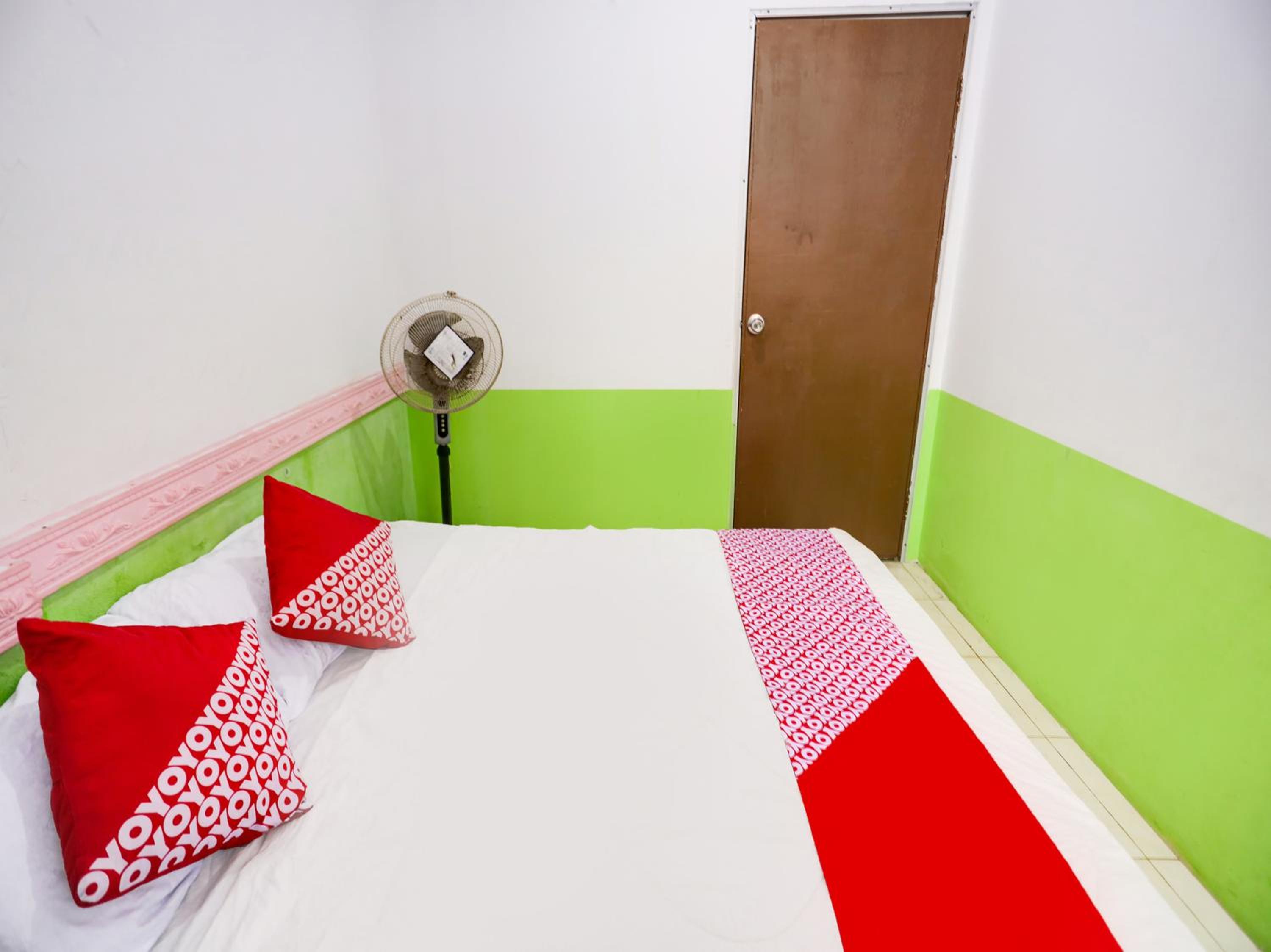 Budget Double Room - Photo 8