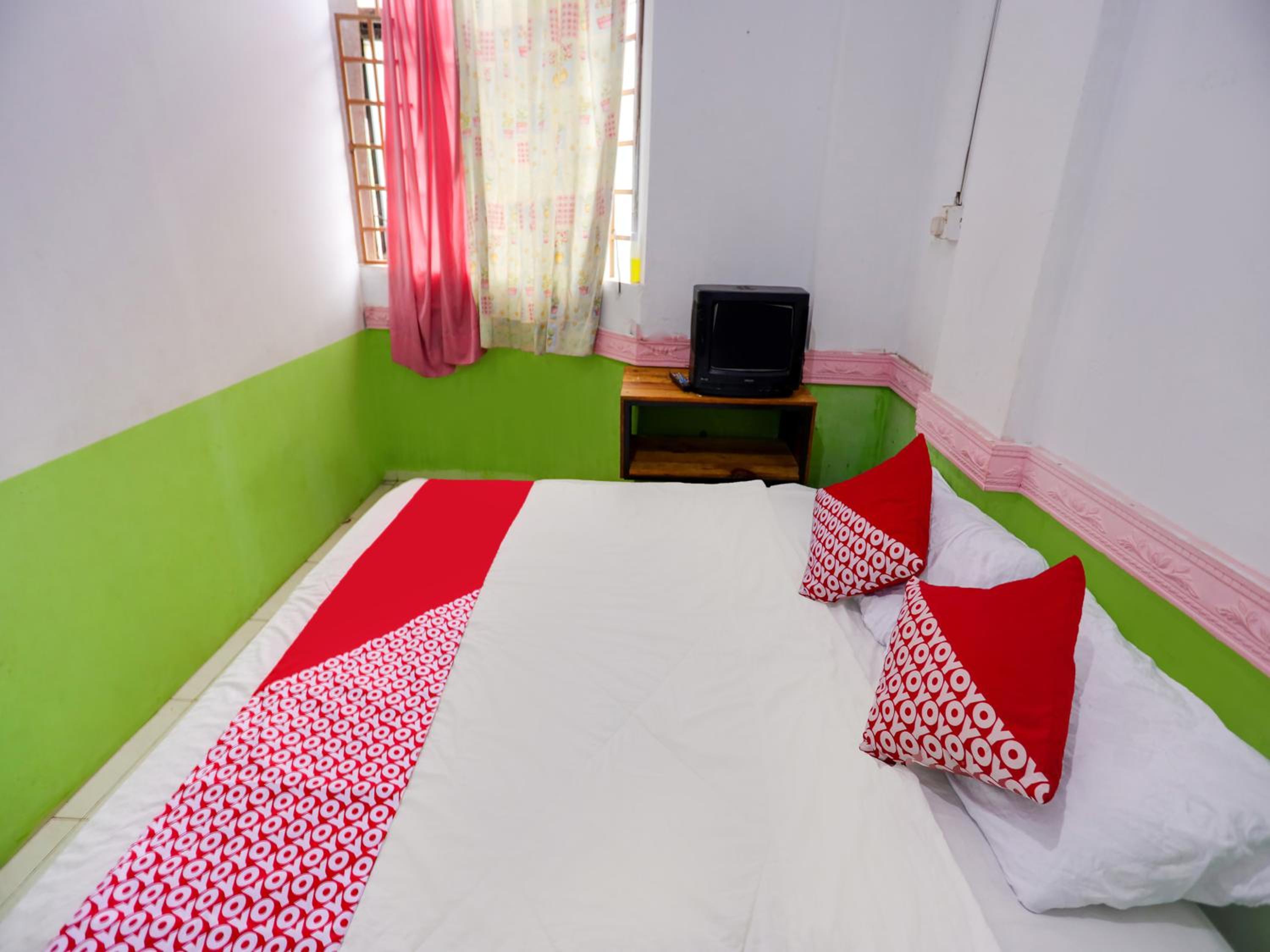 Budget Double Room - Photo 7