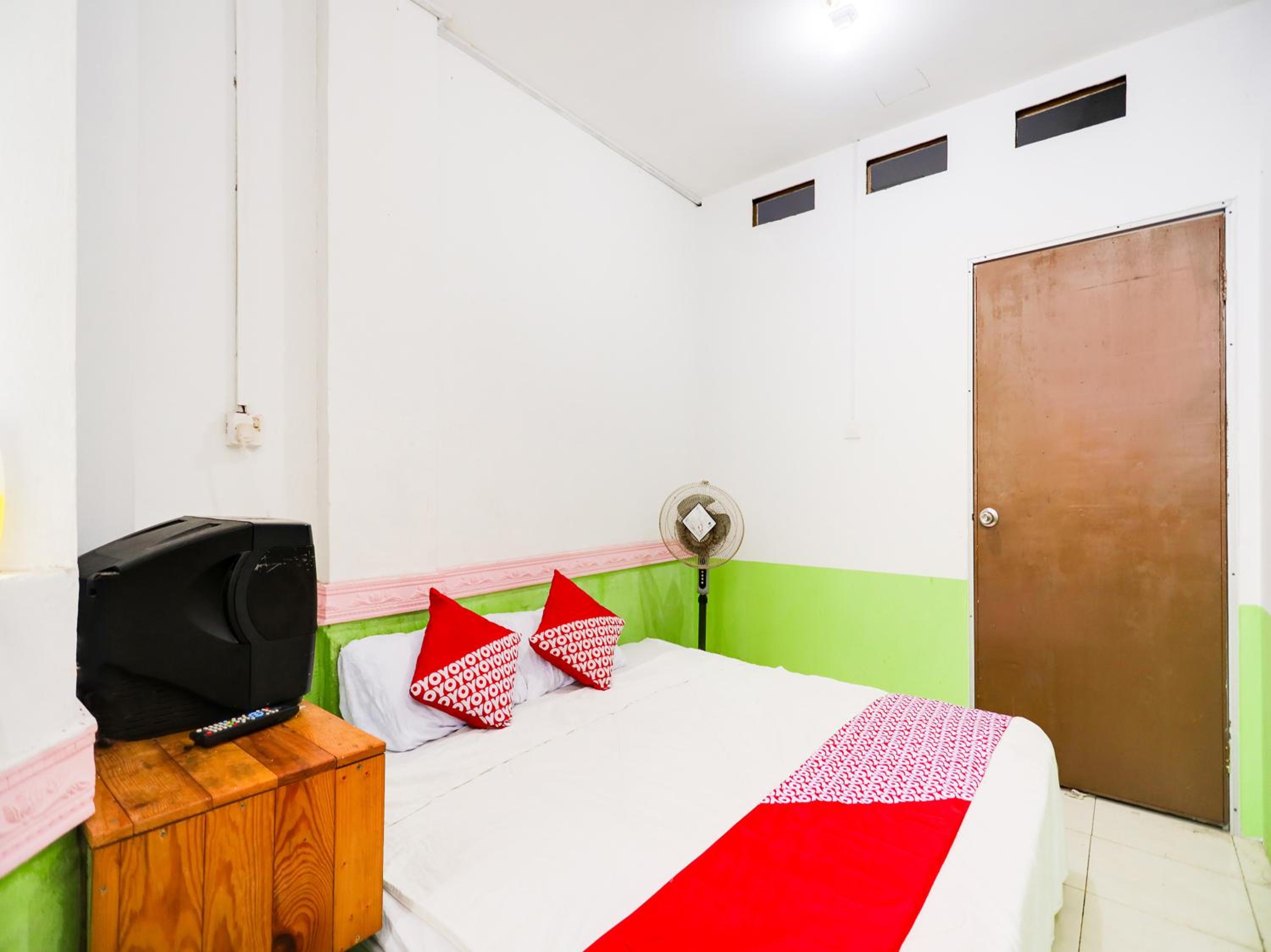 Budget Double Room - Photo 6