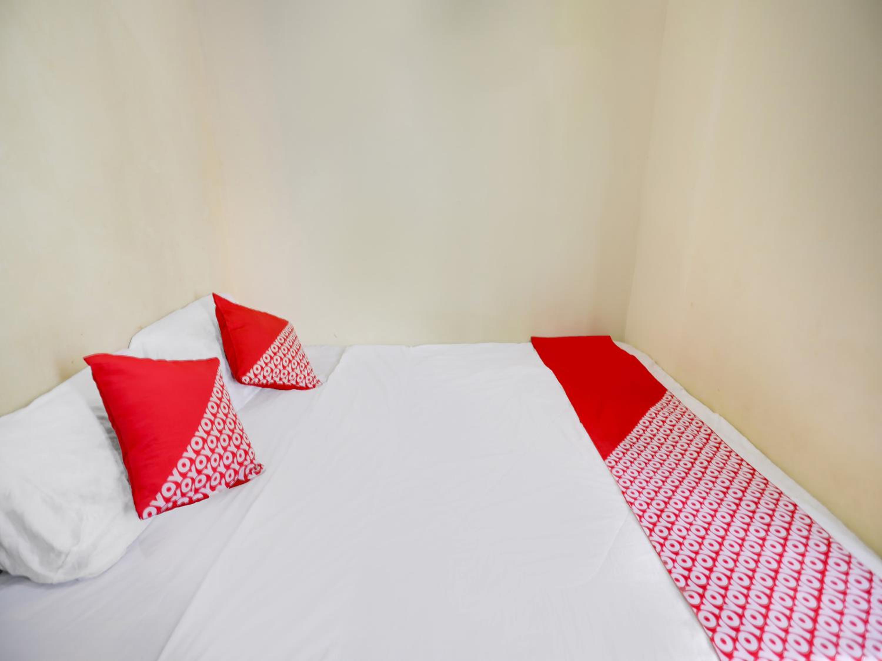 Budget Double Room - Photo 2