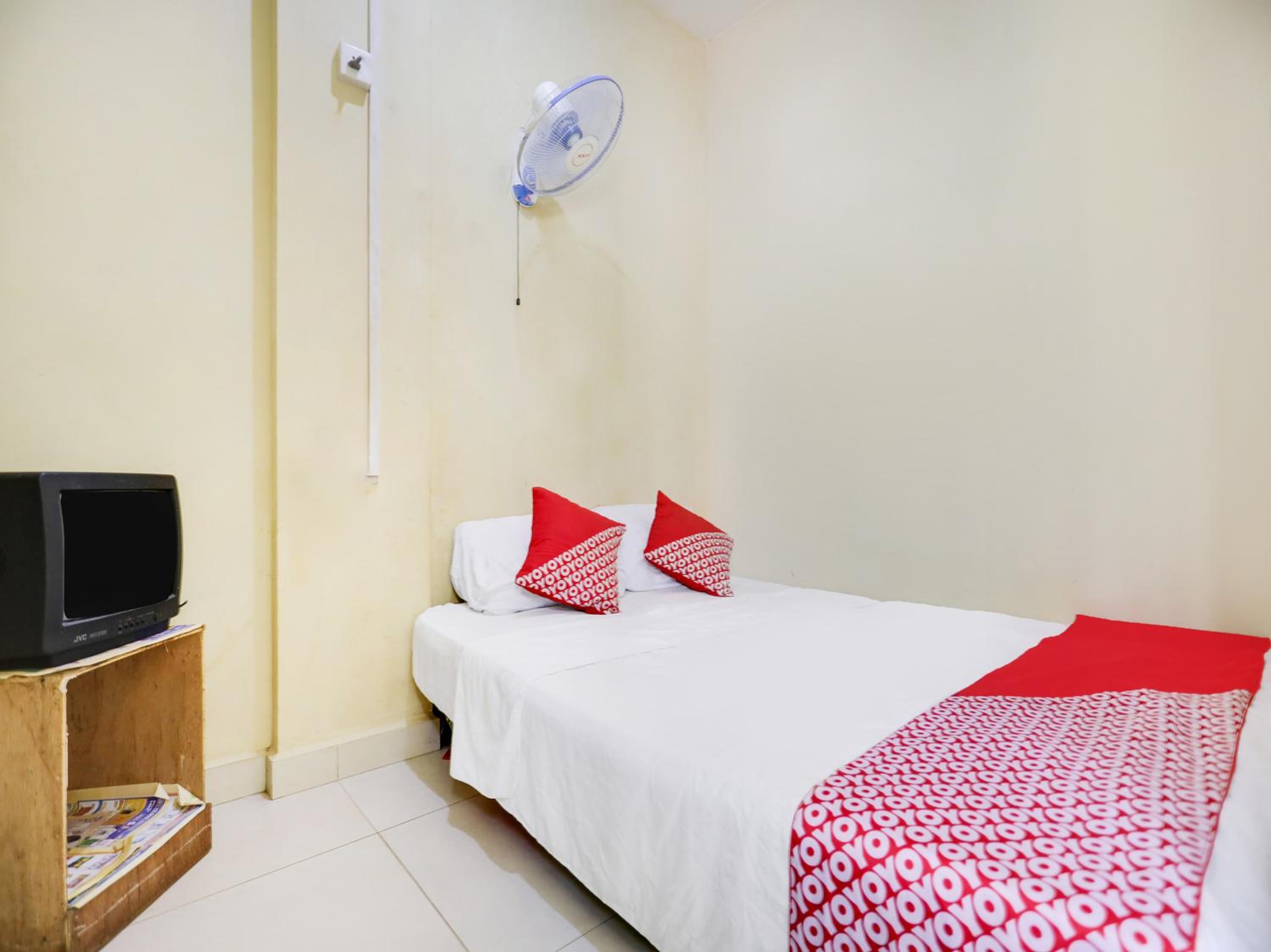 Budget Double Room - Photo 15
