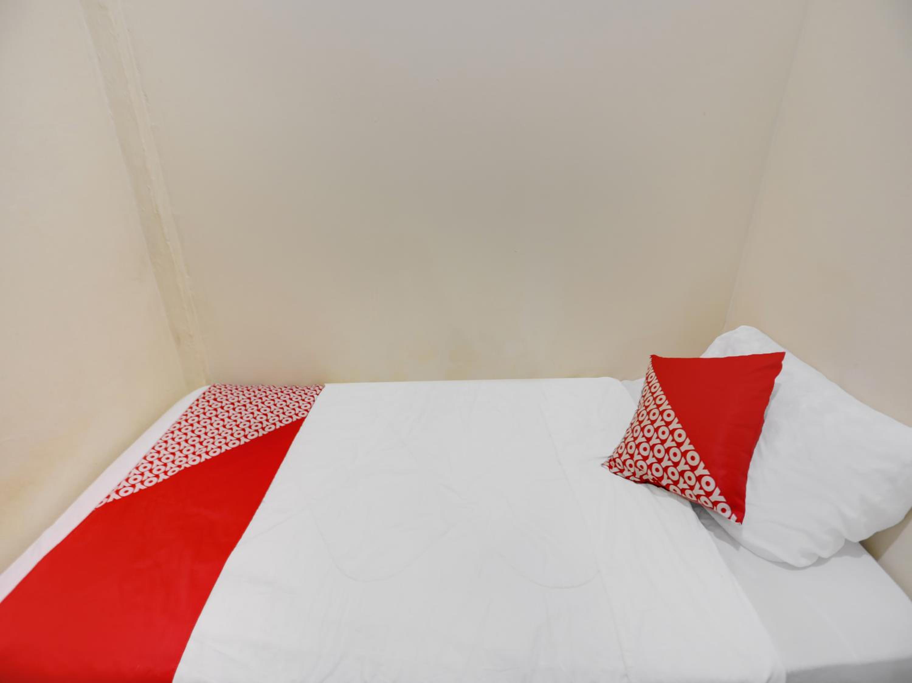 Budget Double Room - Photo 13