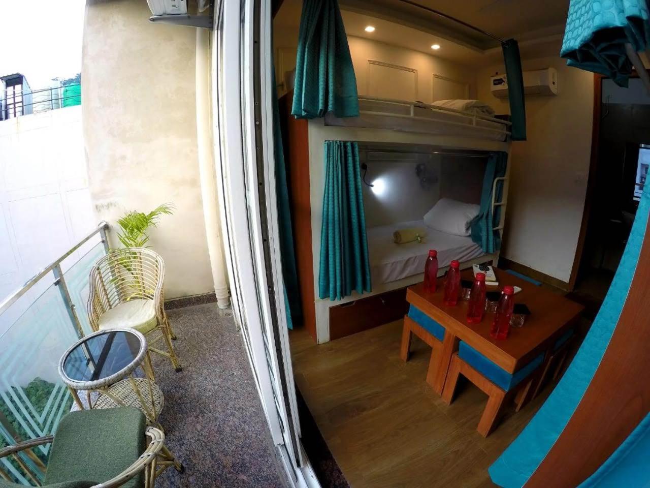 Bunk Bed in Female Dormitory Room   photo 3