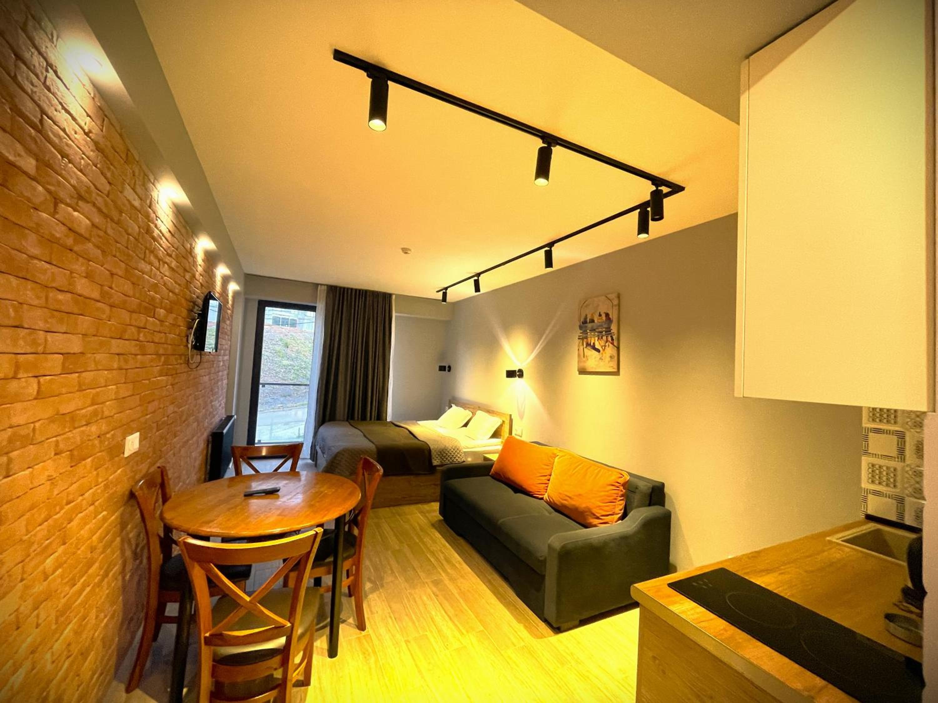 One-Bedroom Apartment photo 1