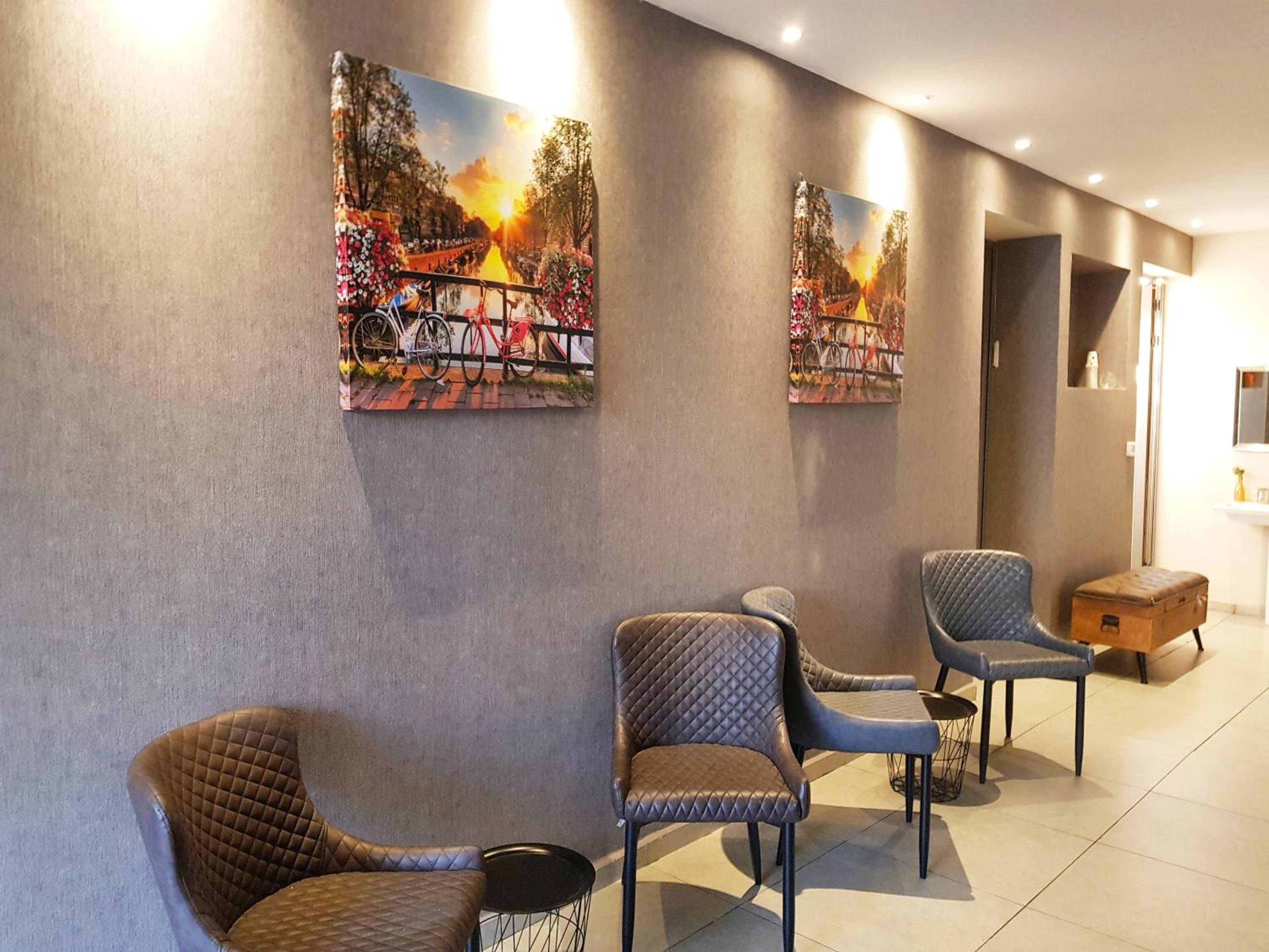 Suite - Photo 1