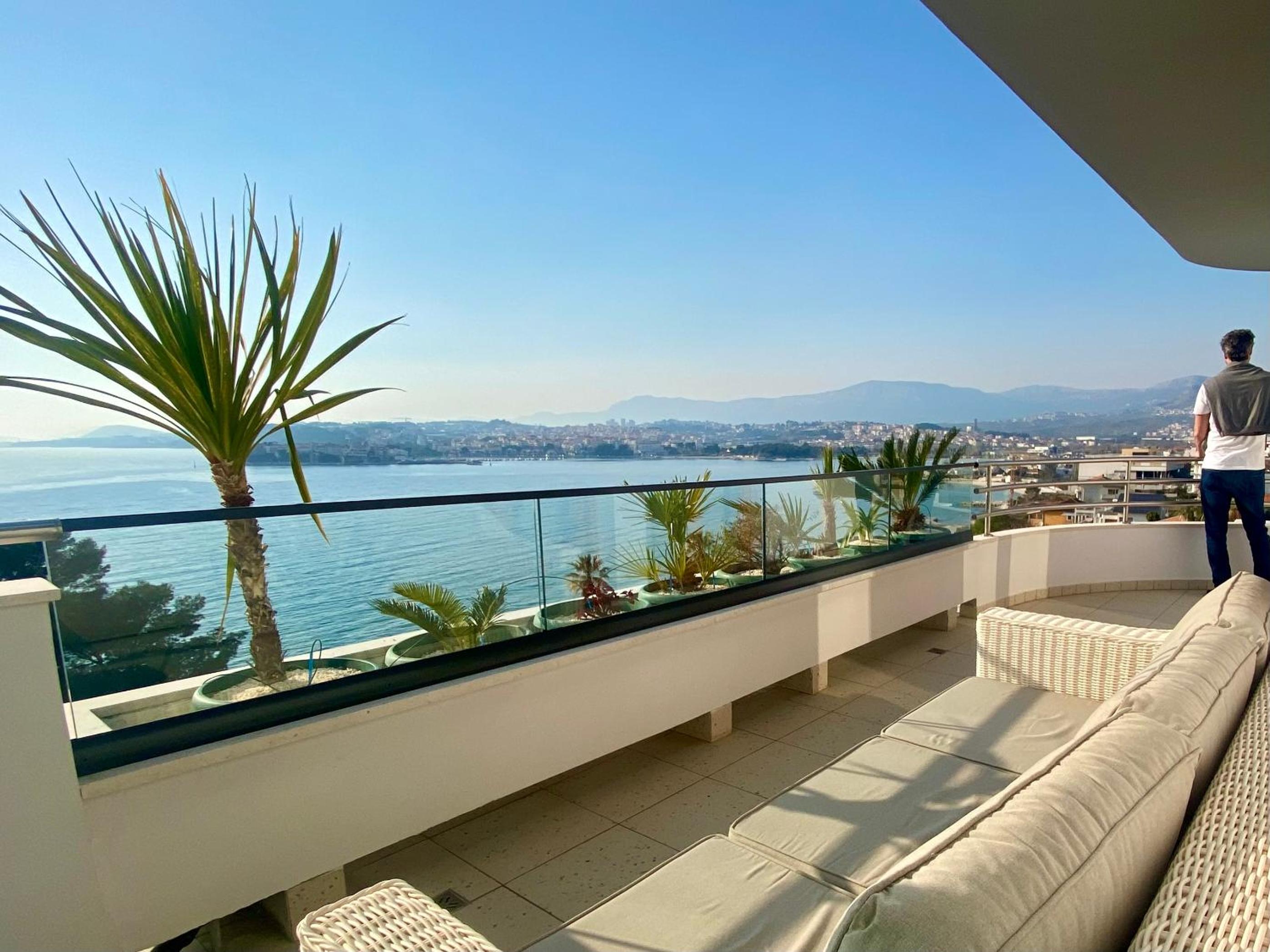 Deluxe Suite with Terrace - Photo 3