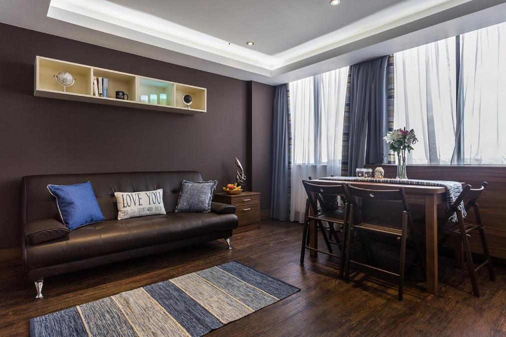 Deluxe King Suite photo 2
