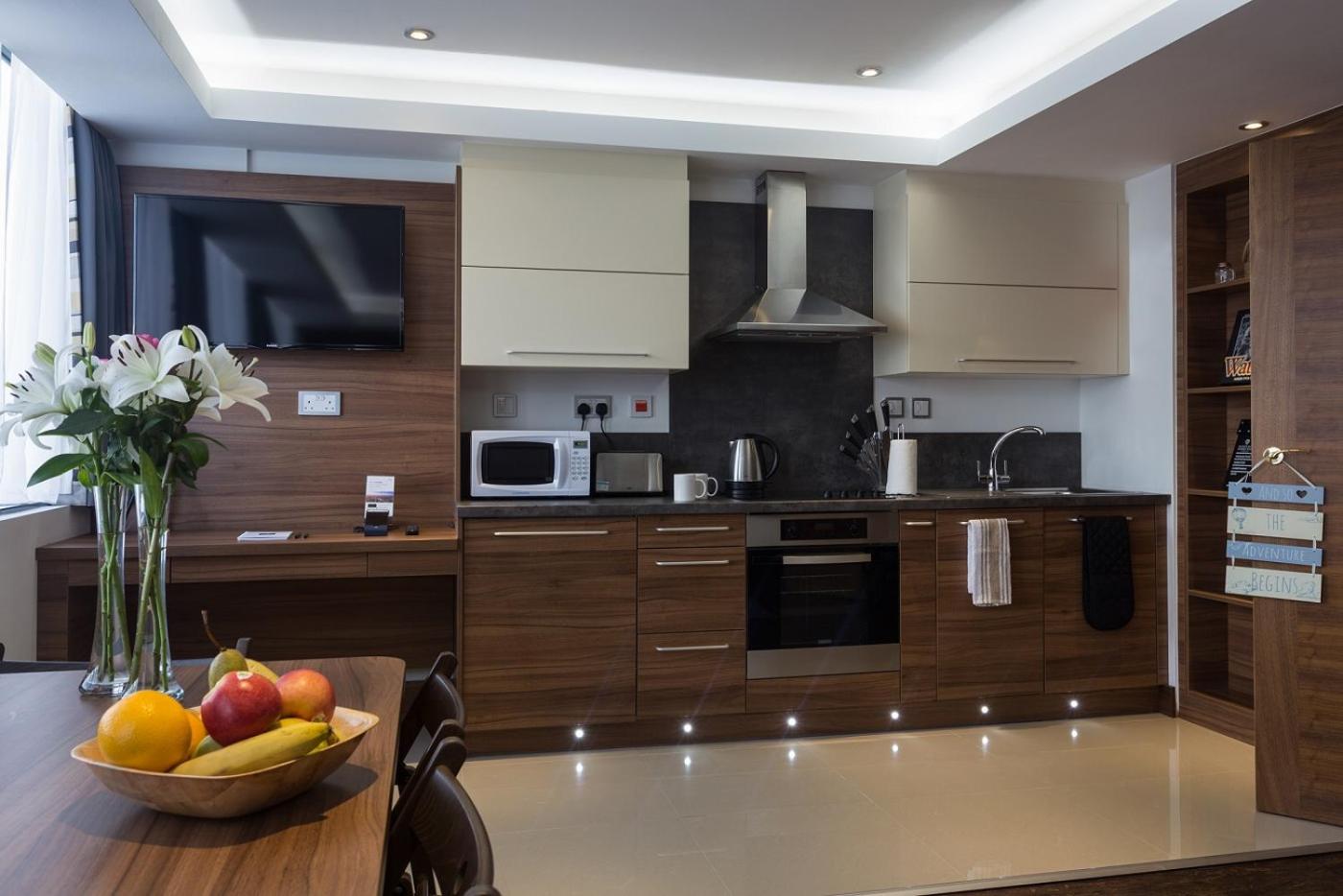Deluxe King Suite photo 3