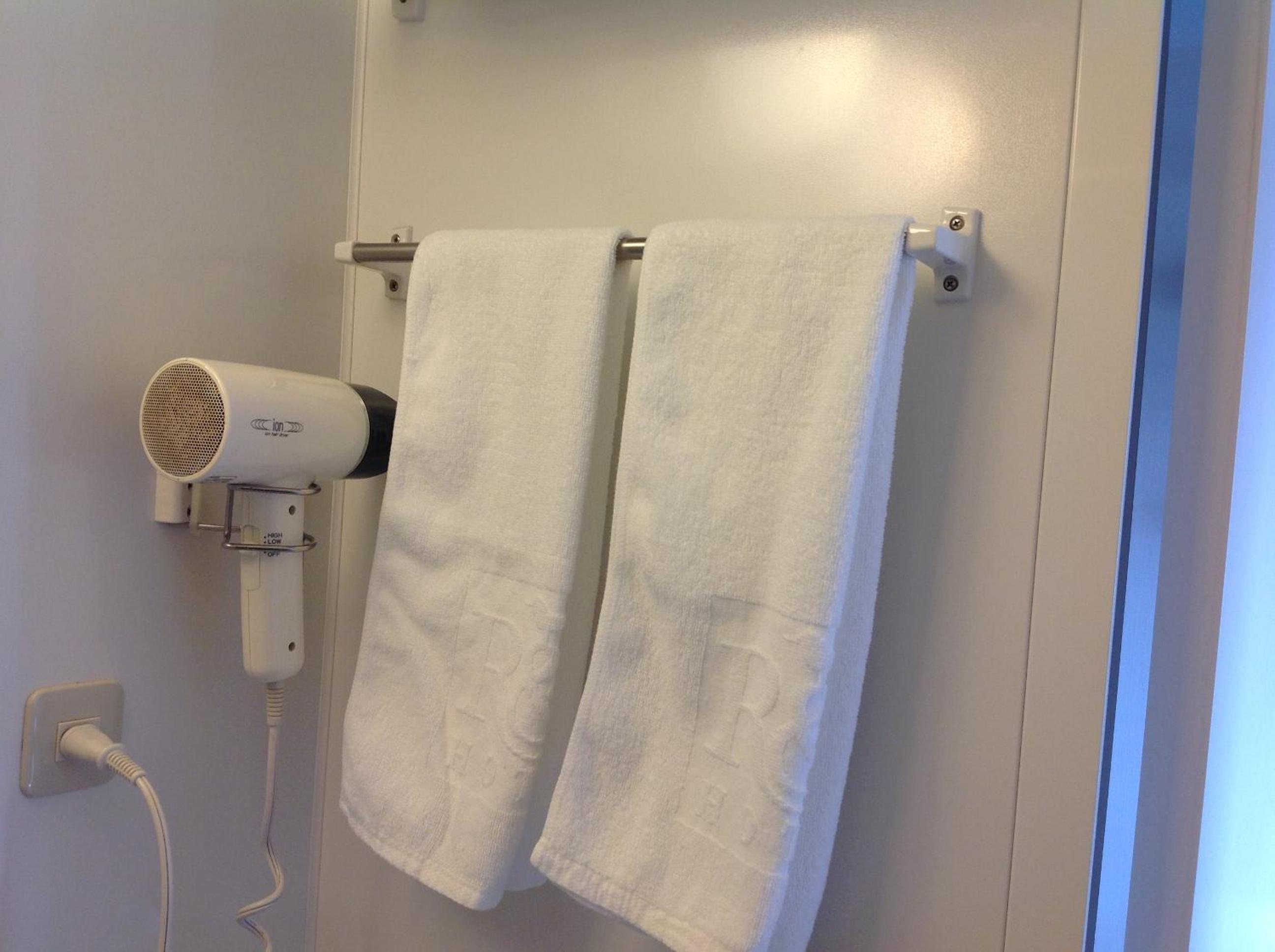 Twin Room - Non-Smoking - Photo 5