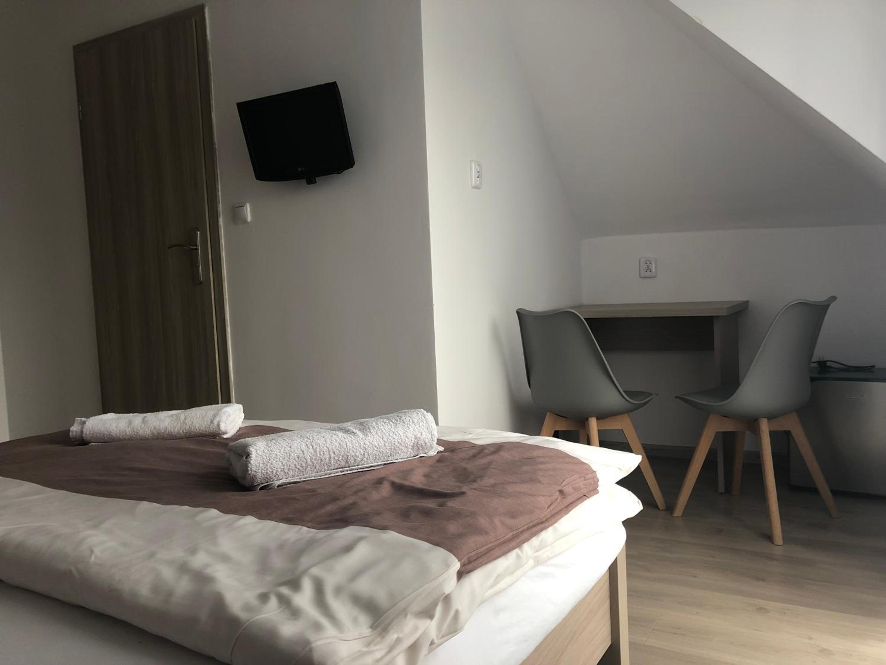 Small Double Room - Photo 6