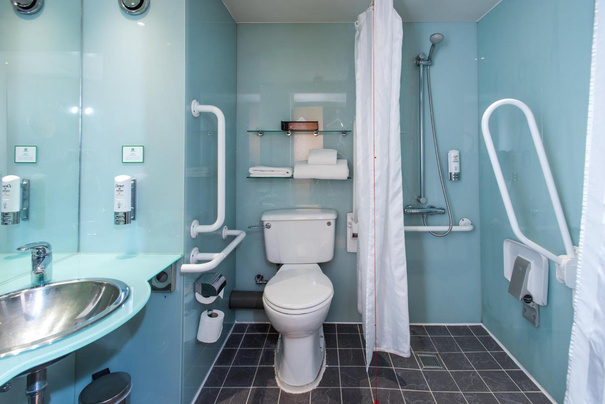 Standard Room with Two Single Beds - Accessible photo 2