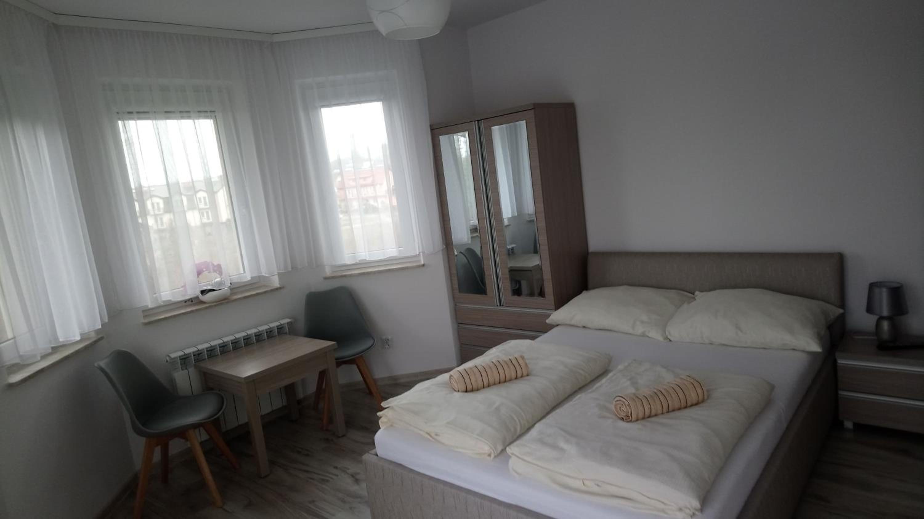 Deluxe Double Room with Balcony - Photo 10