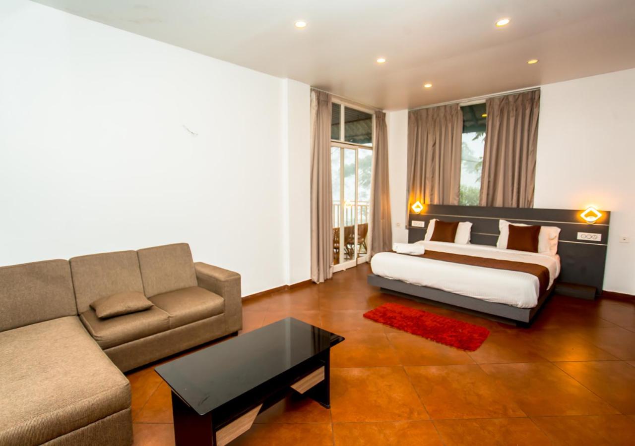 Suite Room - Photo 7