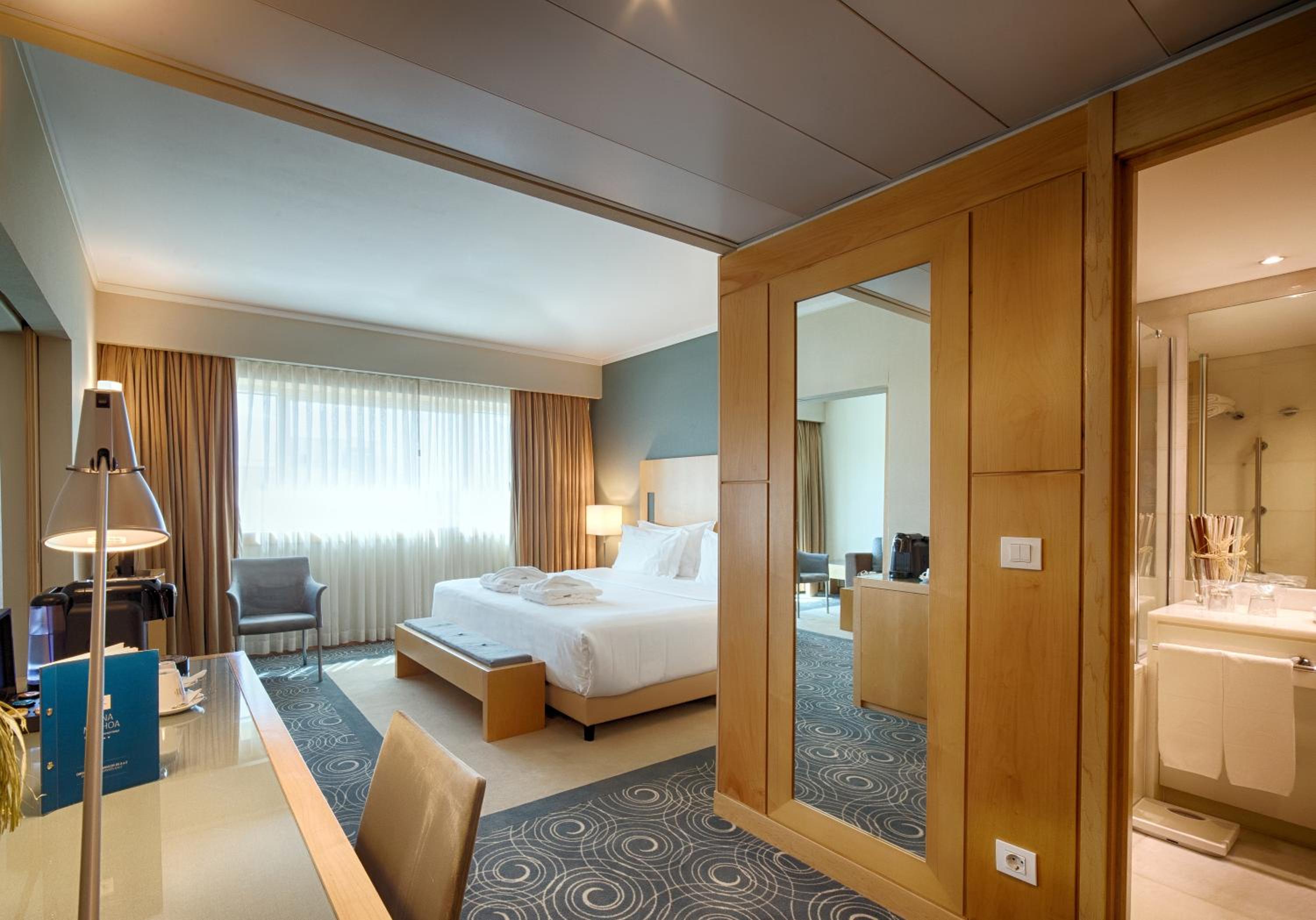 Suite - Photo 1