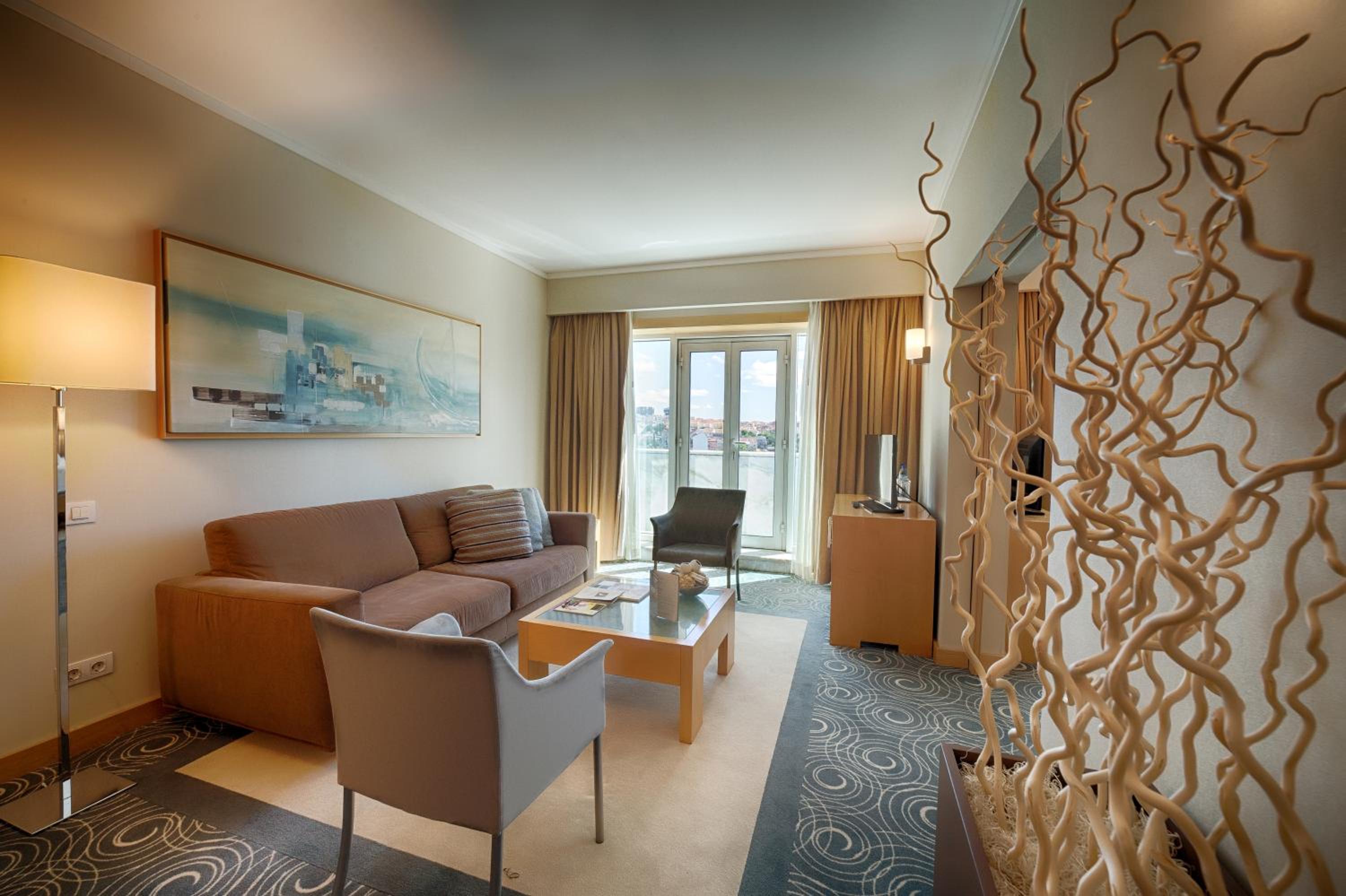 Suite - Photo 5