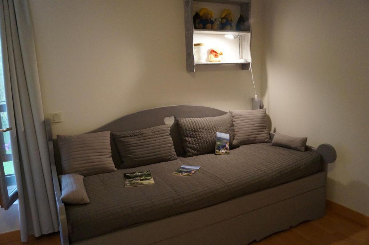 Family Room with Garden View - Photo 7
