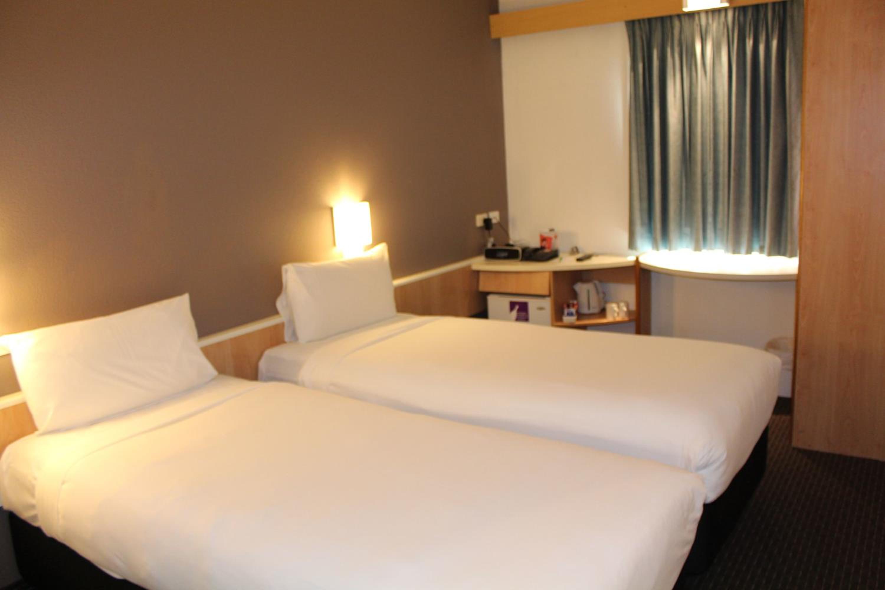 Standard Twin Room - Photo 5