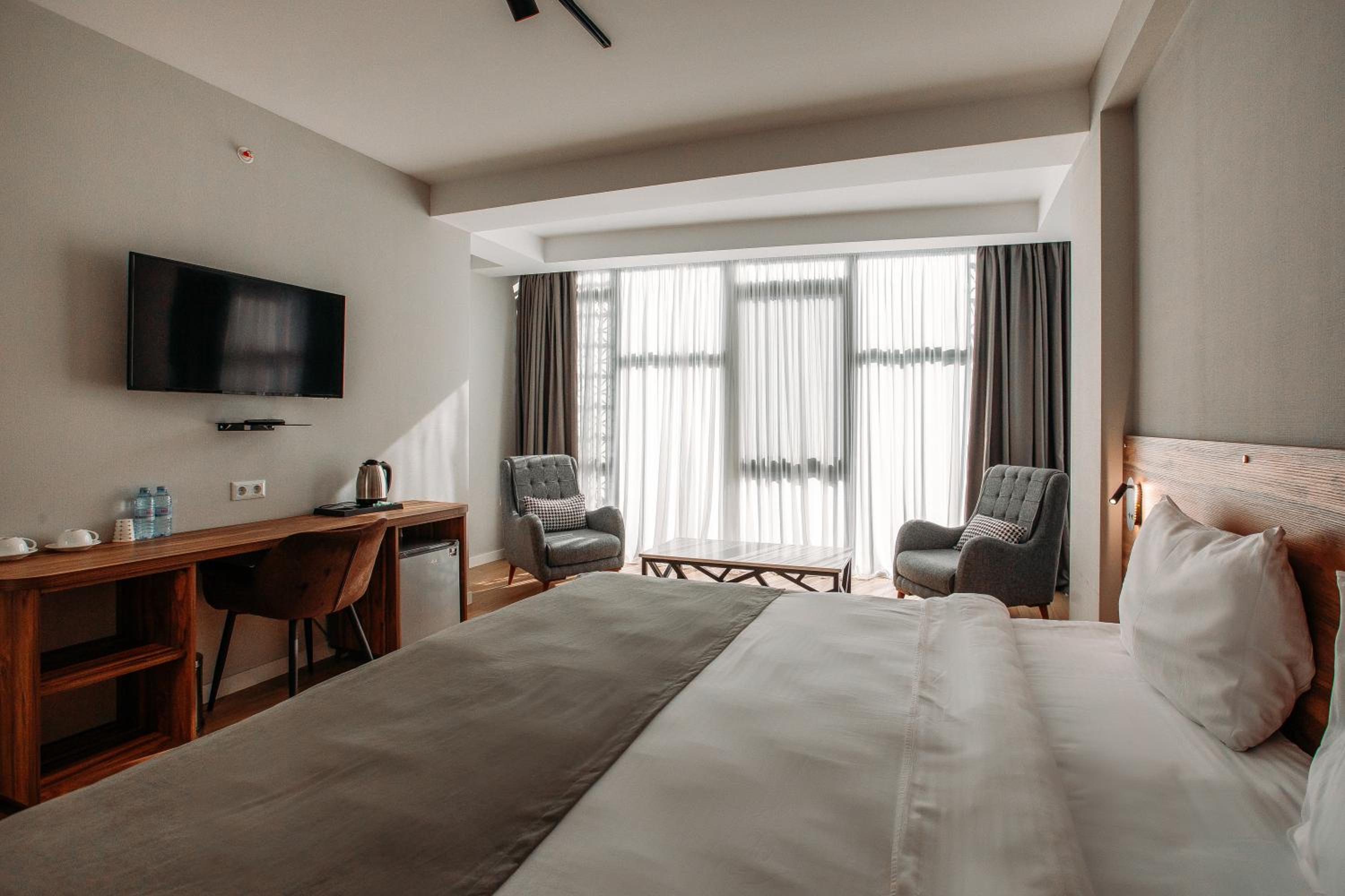 Deluxe Double or Twin Room - Photo 11