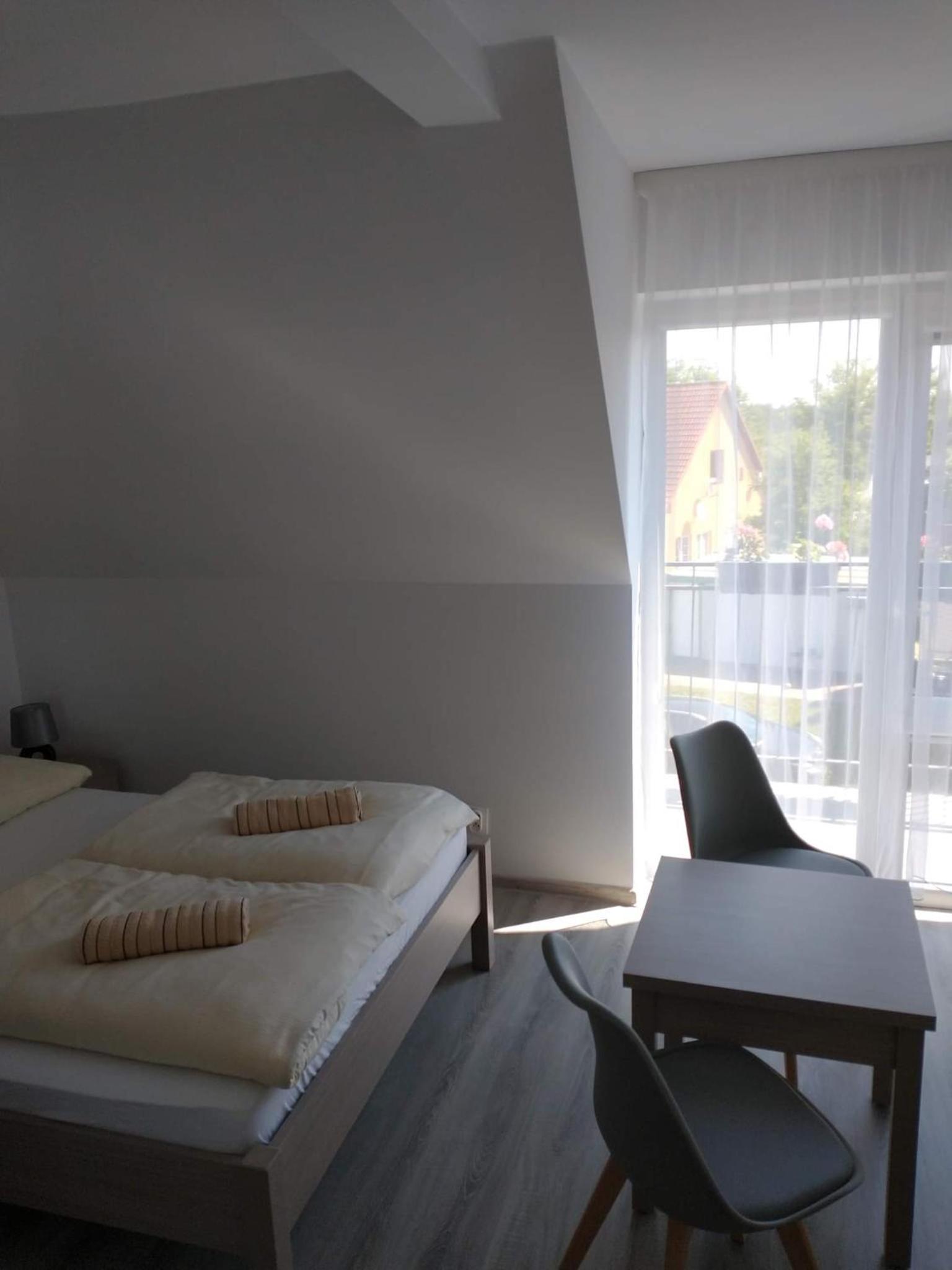 Deluxe Double Room with Balcony - Photo 11