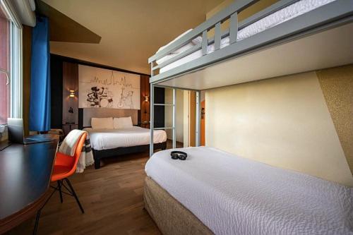 Family Room with One Double Bed and Two Bunk Beds - Balcony - Photo 1