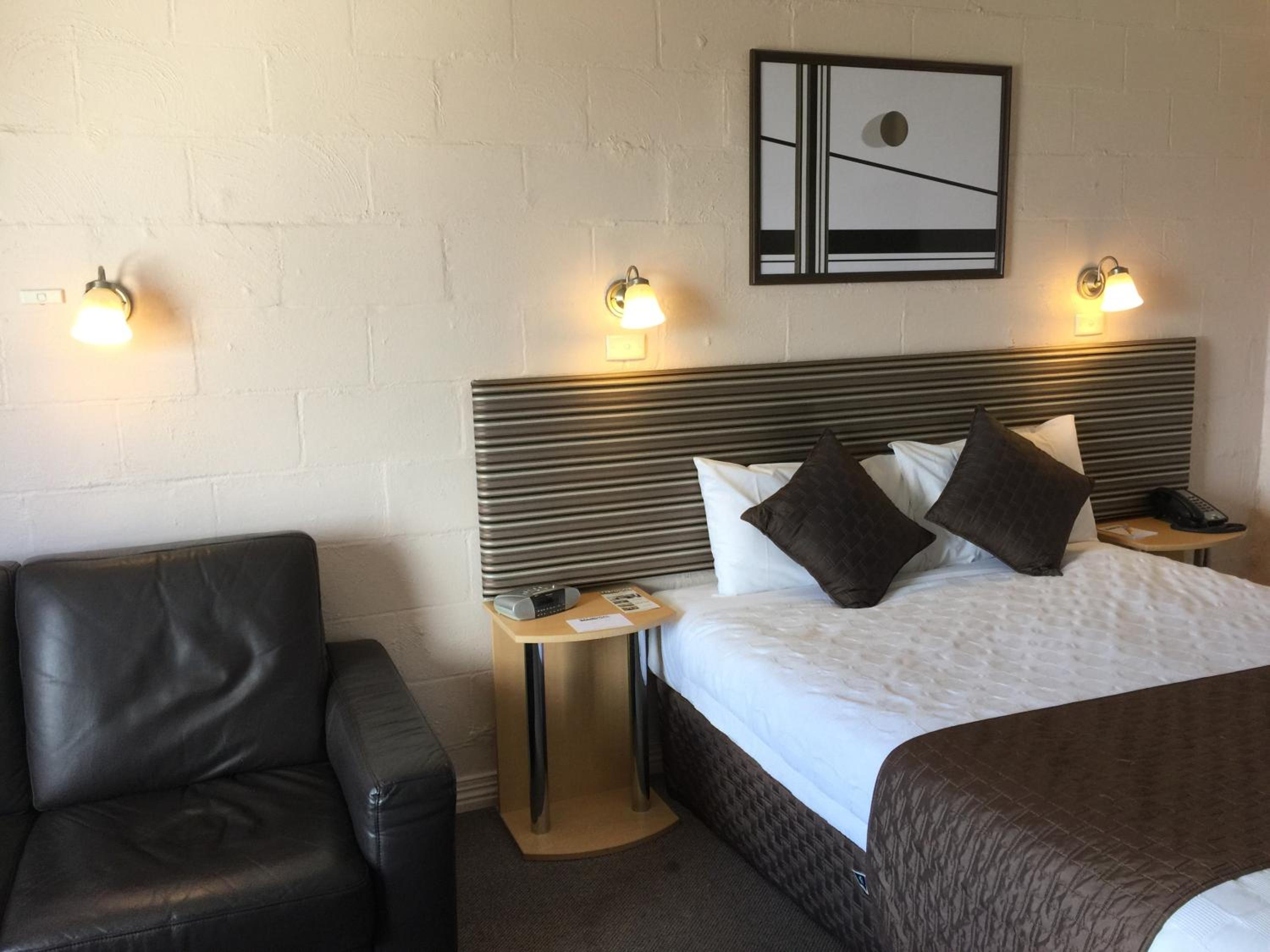 Premier Double Room with City View - Photo 3