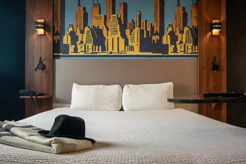 Family Room with One Queen Bed and One Bunk Bed - Photo 4