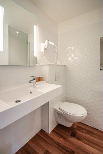 Standard Double Room - Photo 4