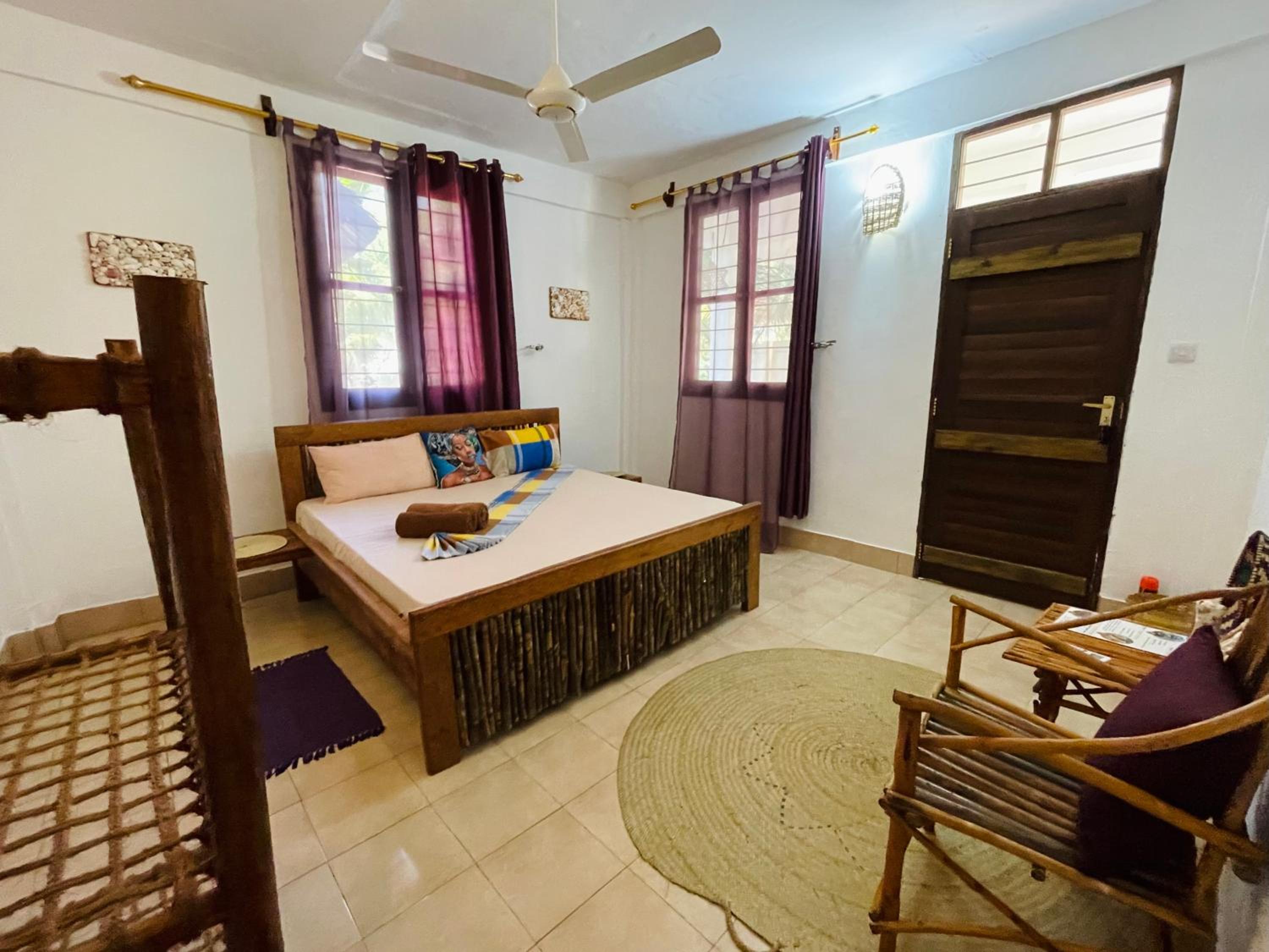 Standard King Room - Photo 5