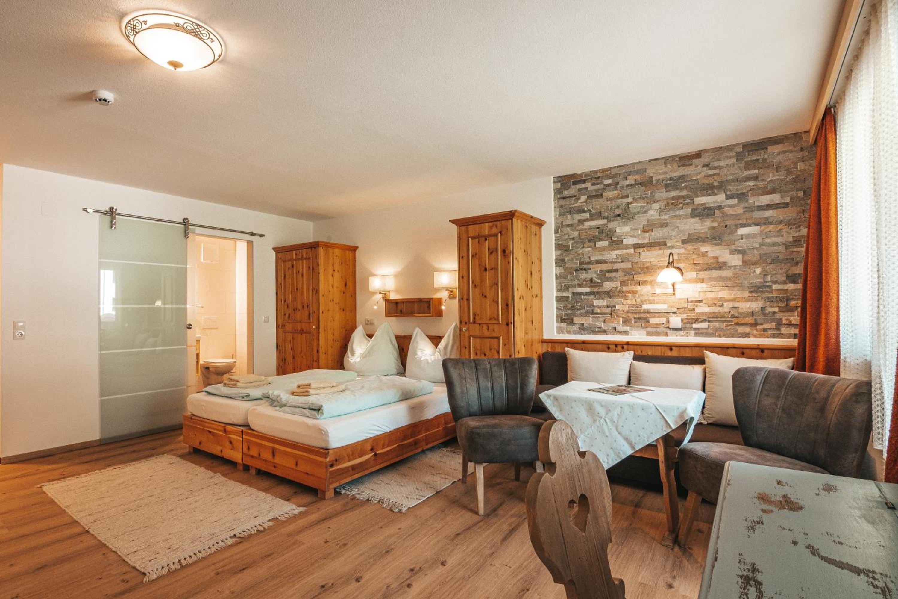 Deluxe Family Room - Photo 5