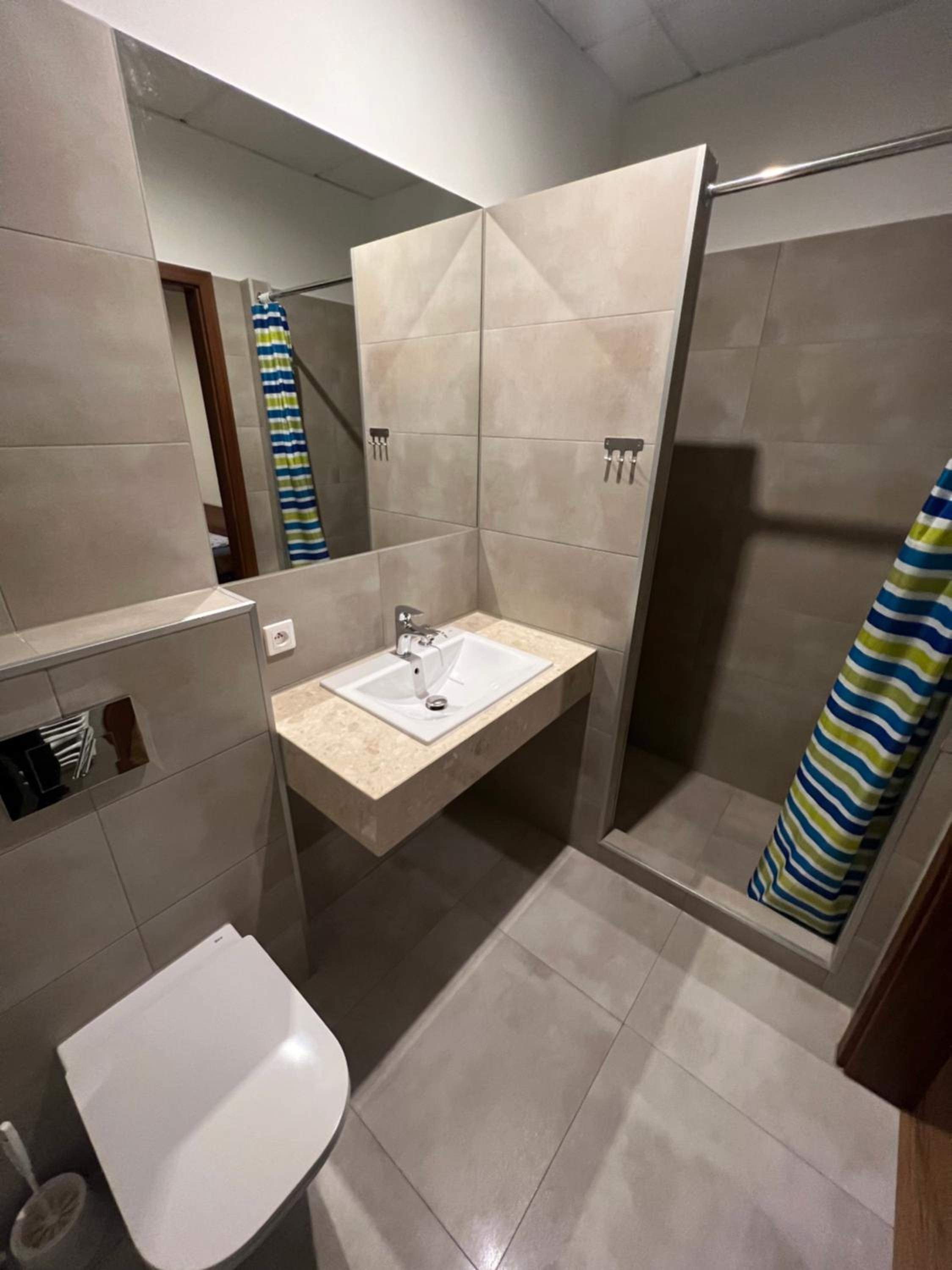 Double Room with Private Bathroom - Photo 5